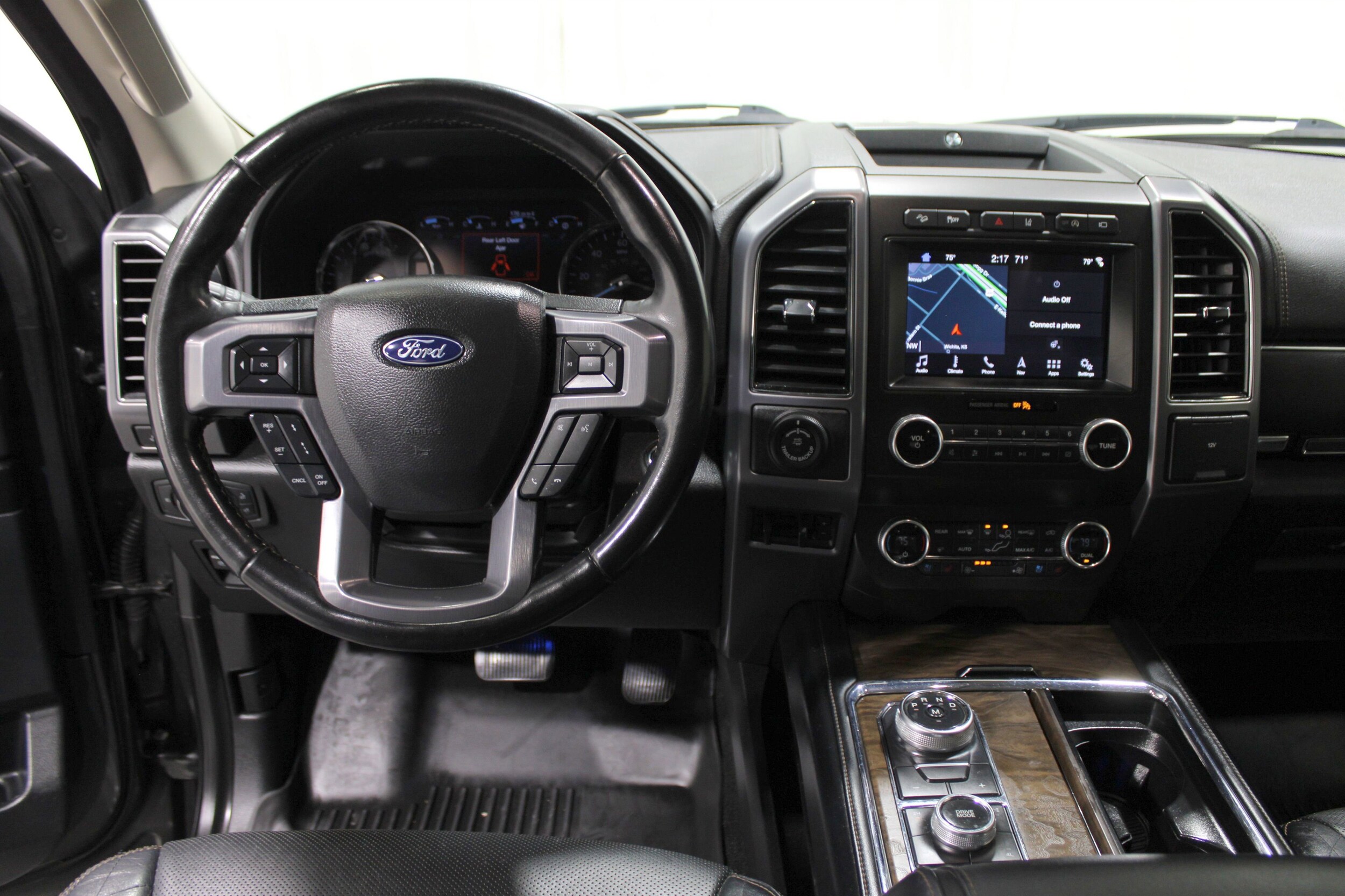 2019 Ford Expedition Platinum photo 2