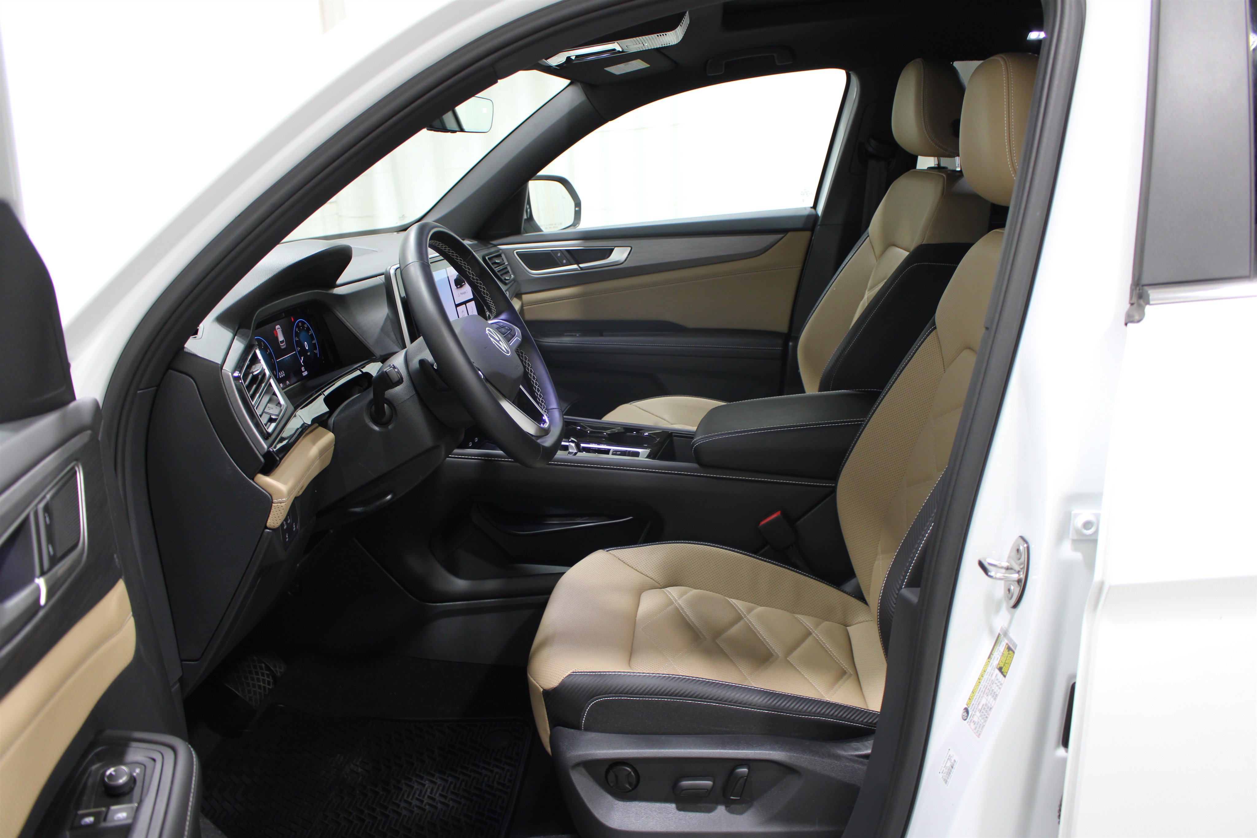 Used 2026 Volkswagen Atlas Cross Sport 2.0T SE w/Technology SUV