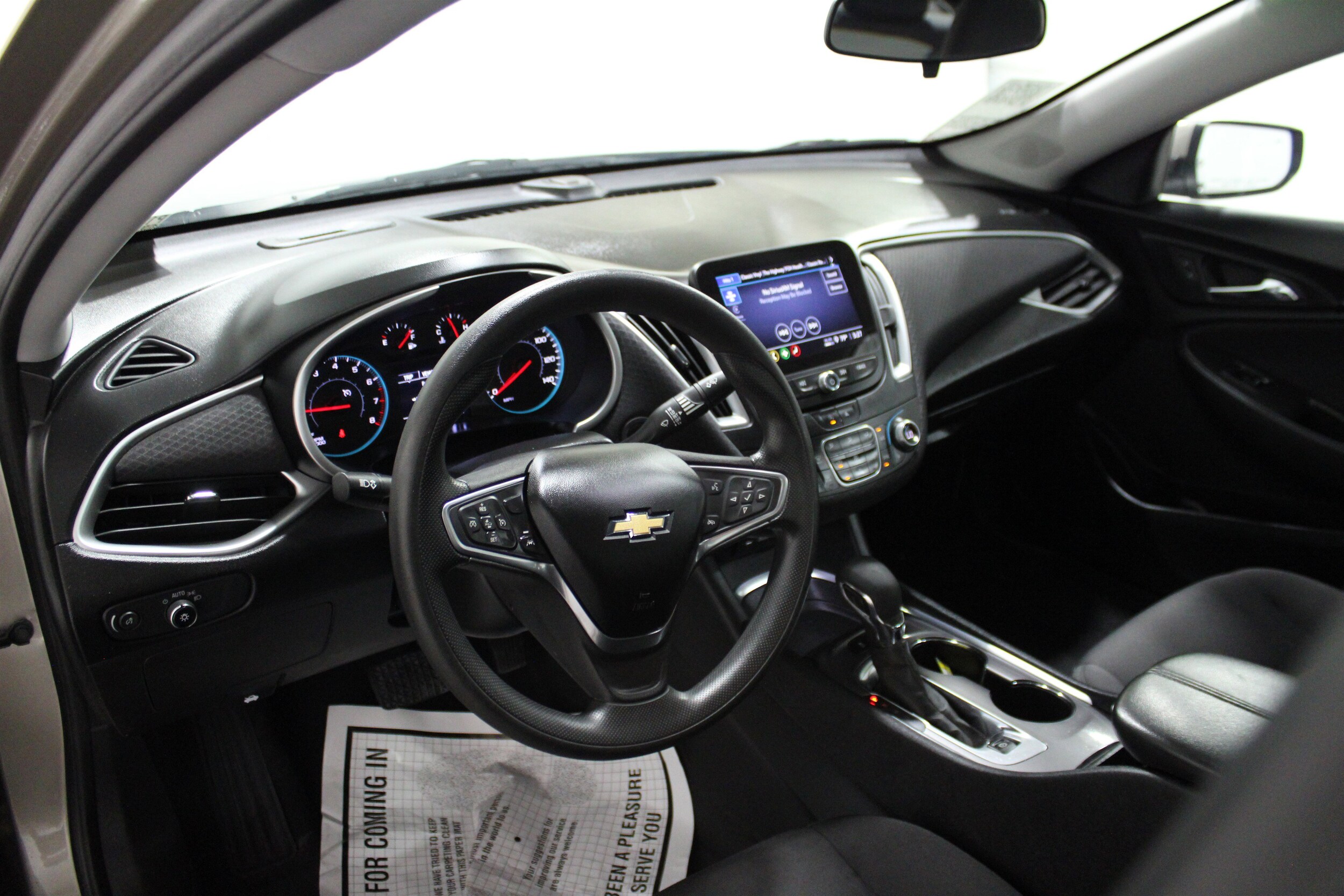 2023 Chevrolet Malibu 1LT photo 2