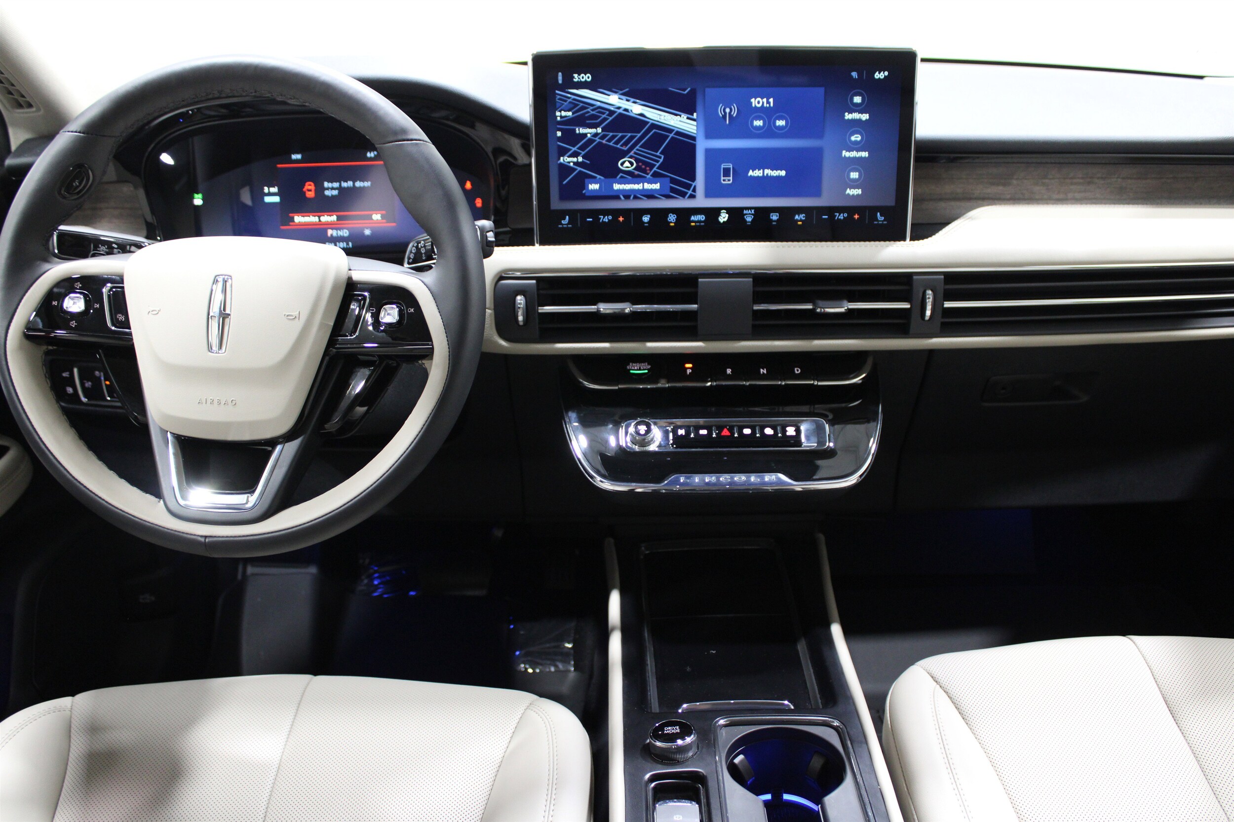 2025 Lincoln Corsair Grand Touring photo 2