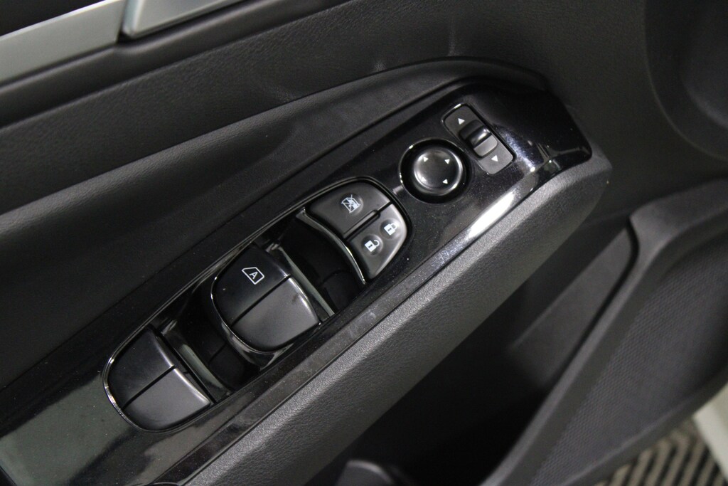 Used 2023 Nissan Altima 2.5 SV Sedan