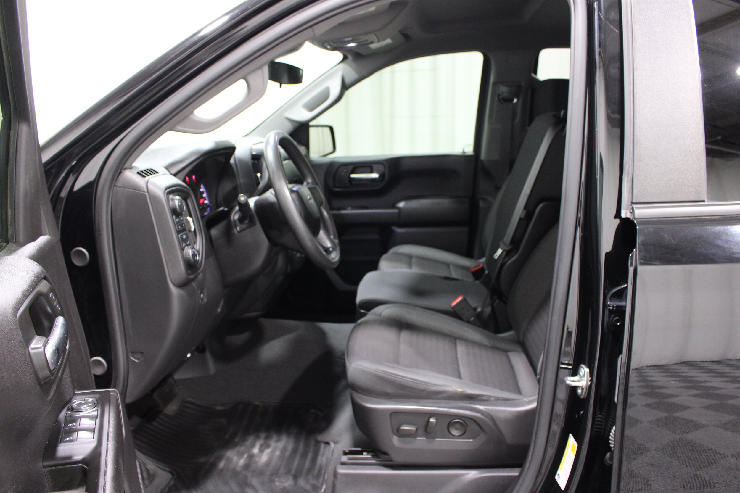 2024 Chevrolet Silverado 1500 Custom - Photo 3