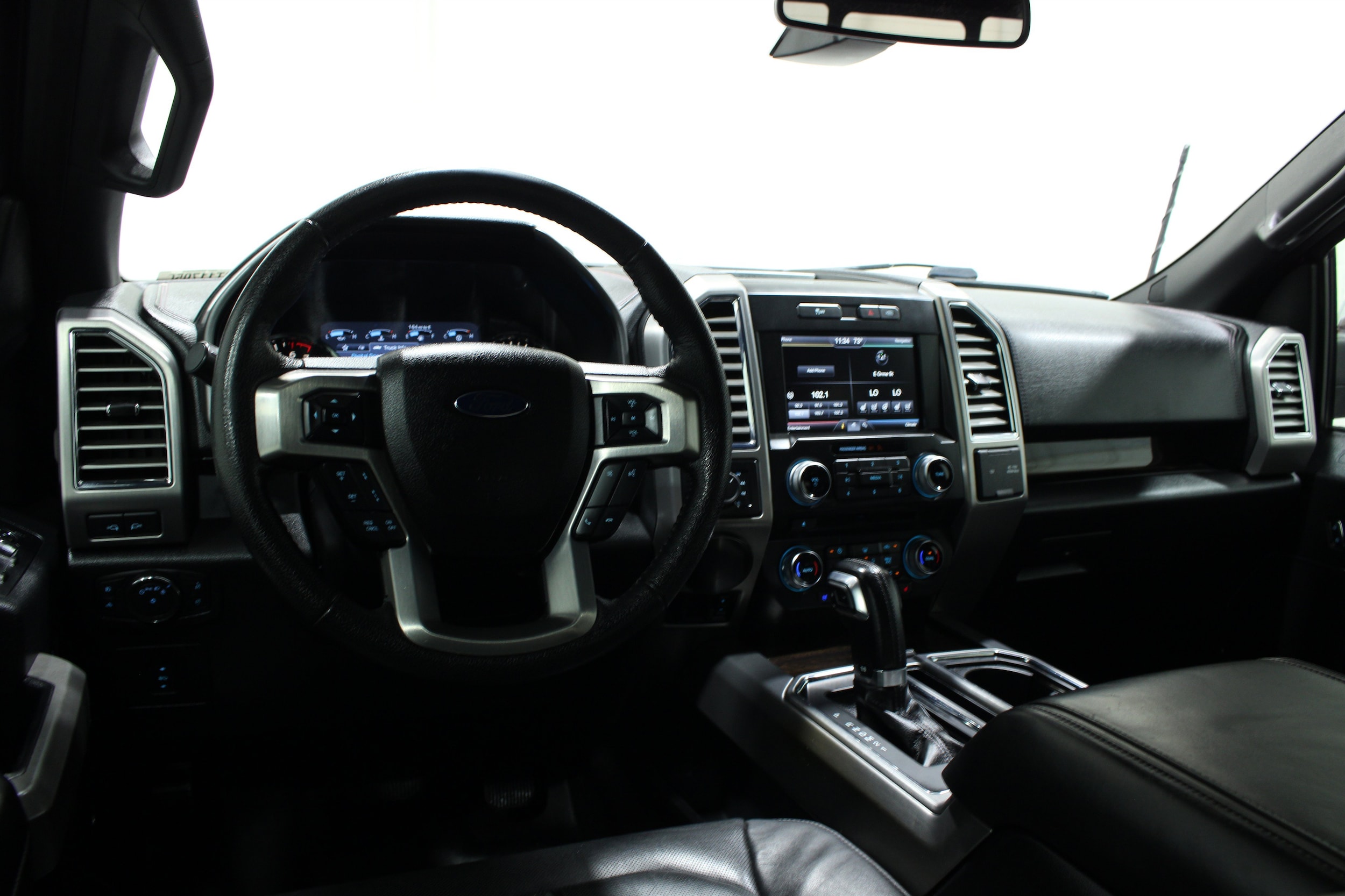 2015 Ford F-150 Platinum - Photo 2