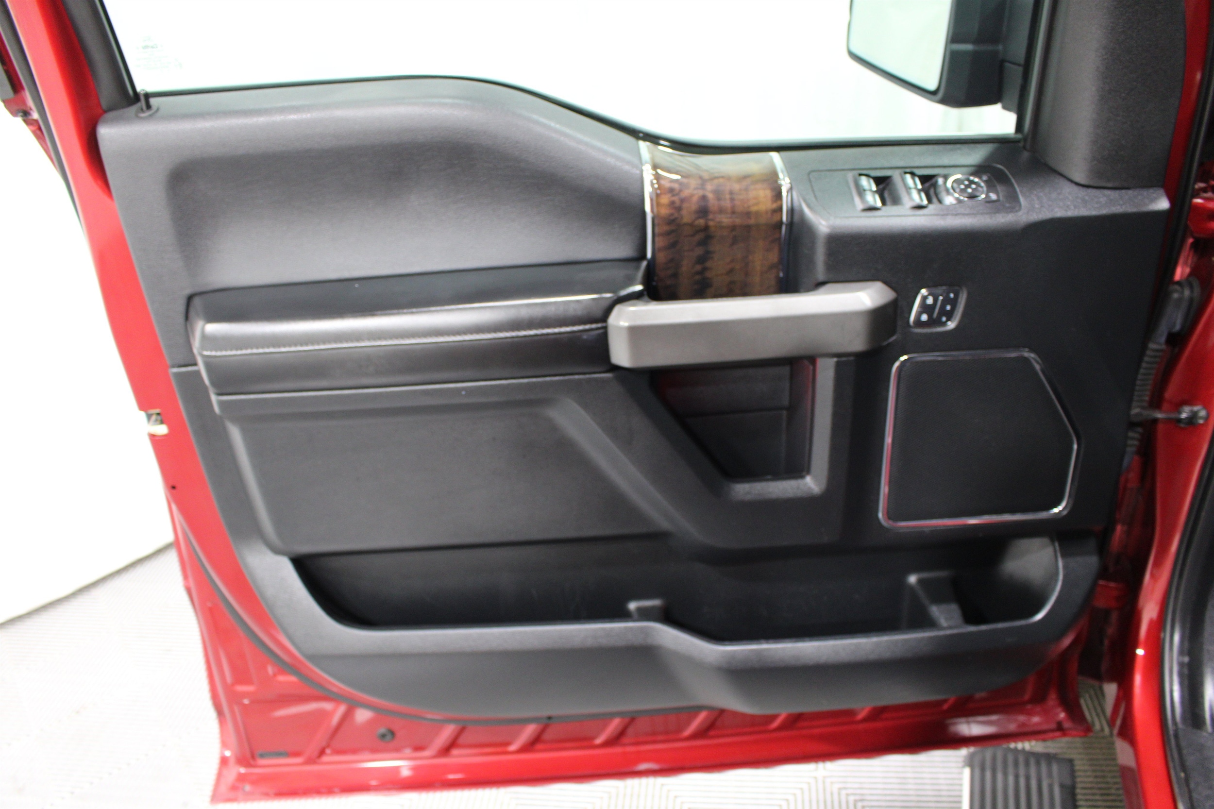 2015 Ford F-150 Platinum - Photo 6