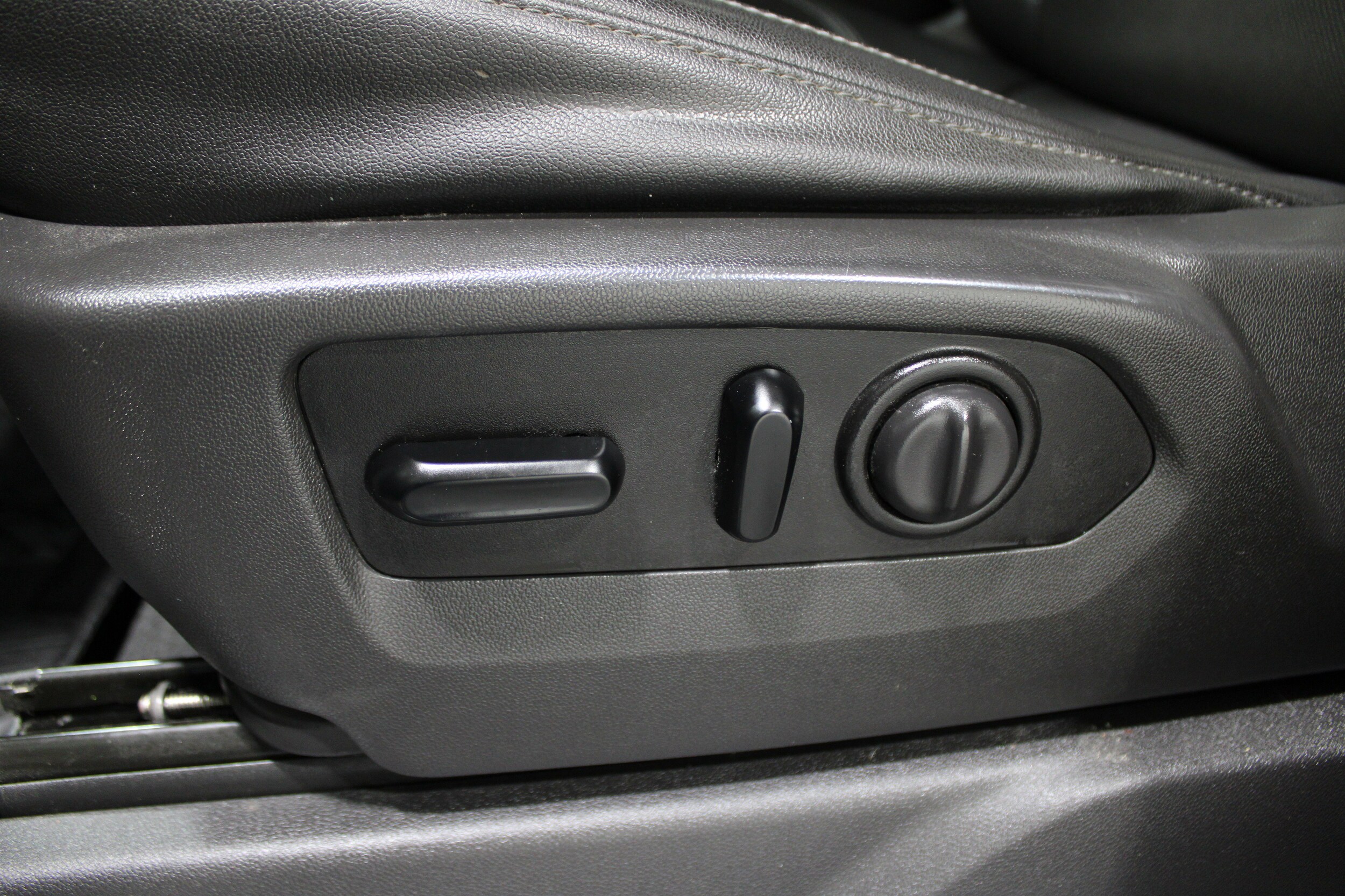 2021 Chevrolet Silverado 1500 LTZ photo 4