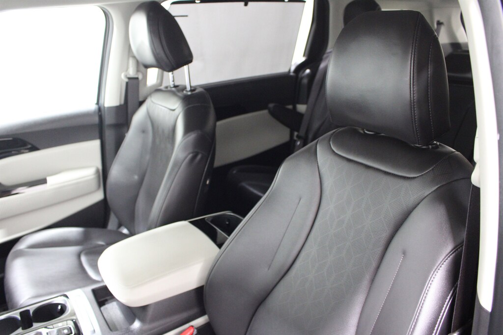 Used 2023 Kia Carnival EX MPV