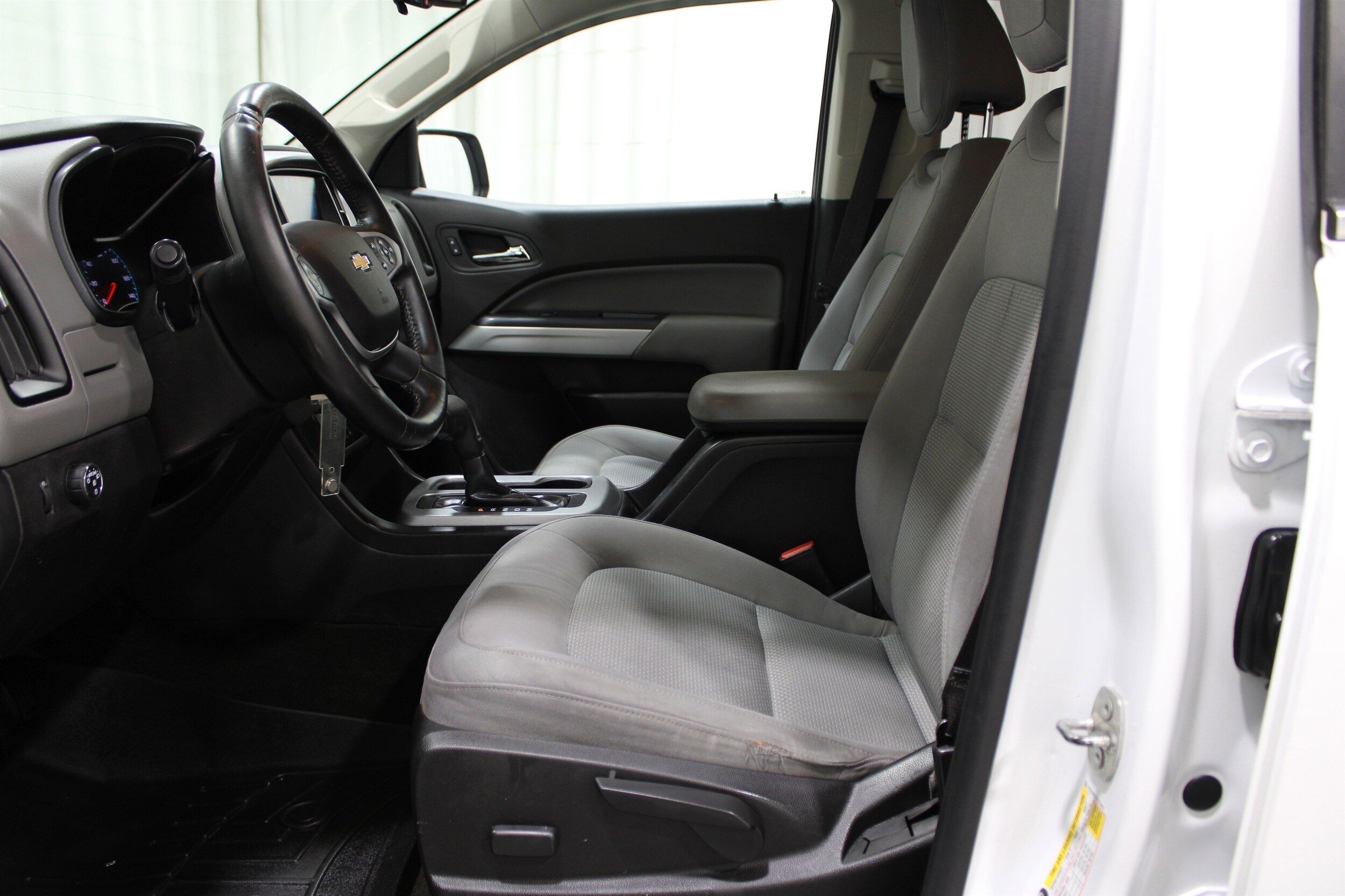 2015 Chevrolet Colorado LT photo 3