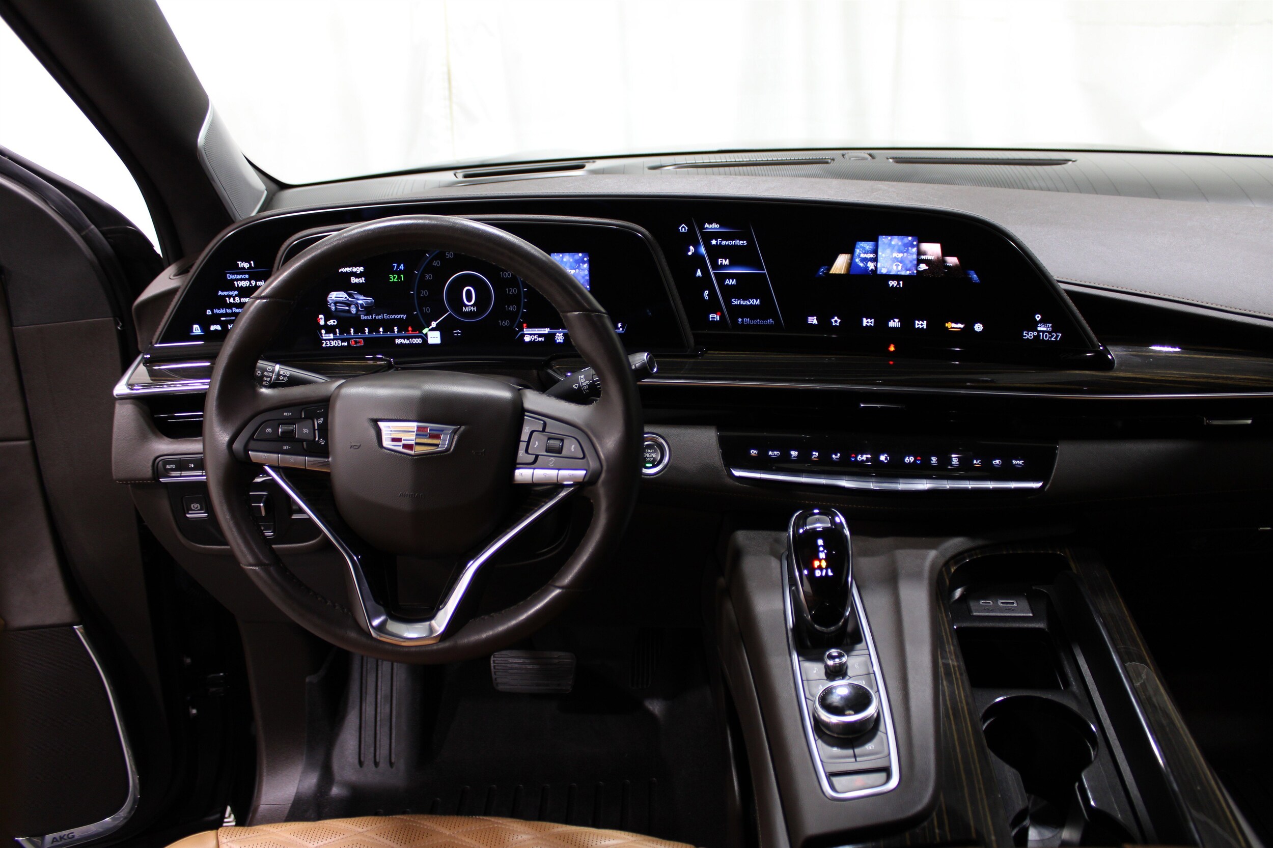 2023 Cadillac Escalade ESV Sport photo 2