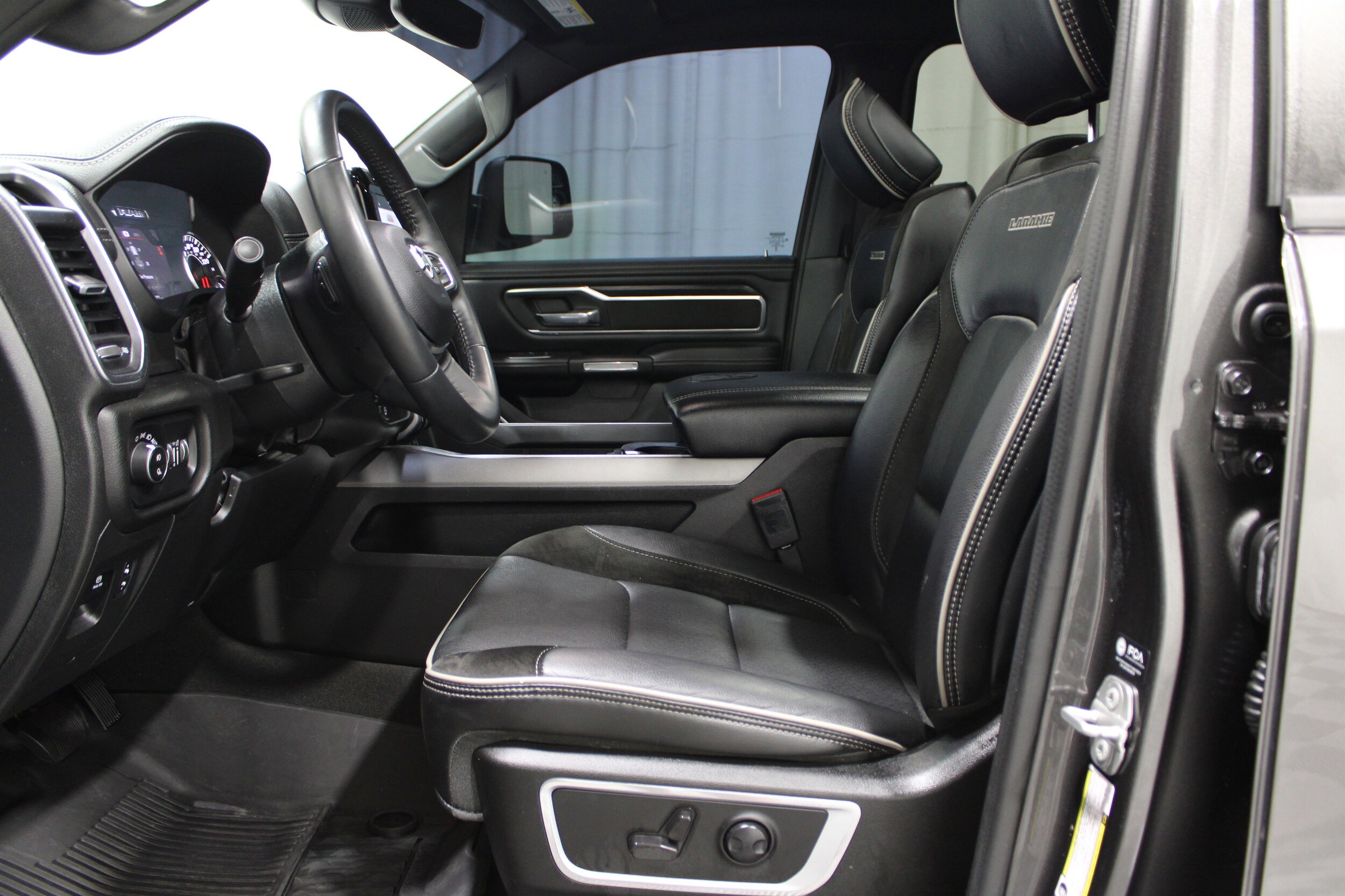 2023 Ram 1500 Laramie photo 3