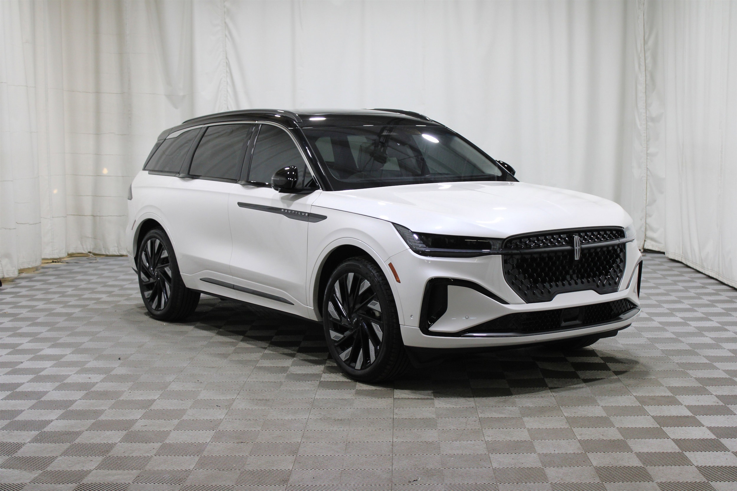 2024 Lincoln Nautilus Black Label's photo