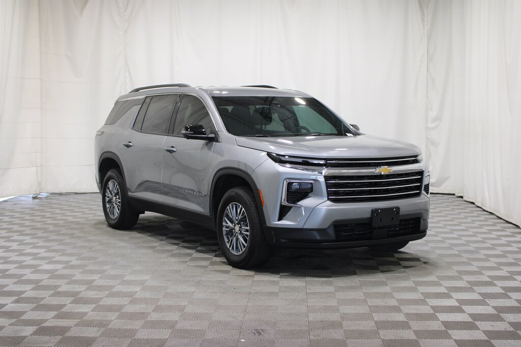 Used 2025 Chevrolet Traverse FWD LT SUV