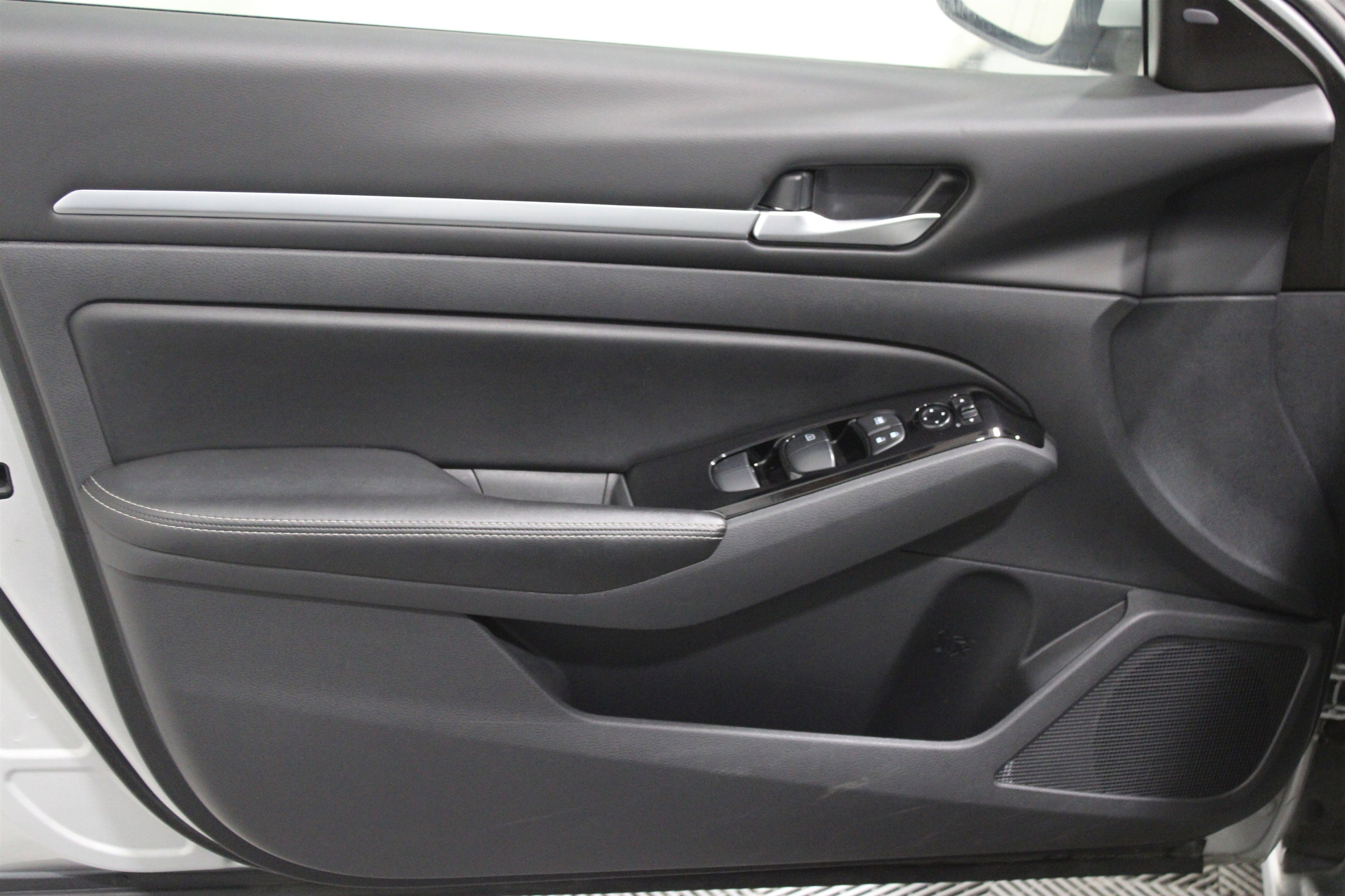 2023 Nissan Altima 2.5 SV photo 3