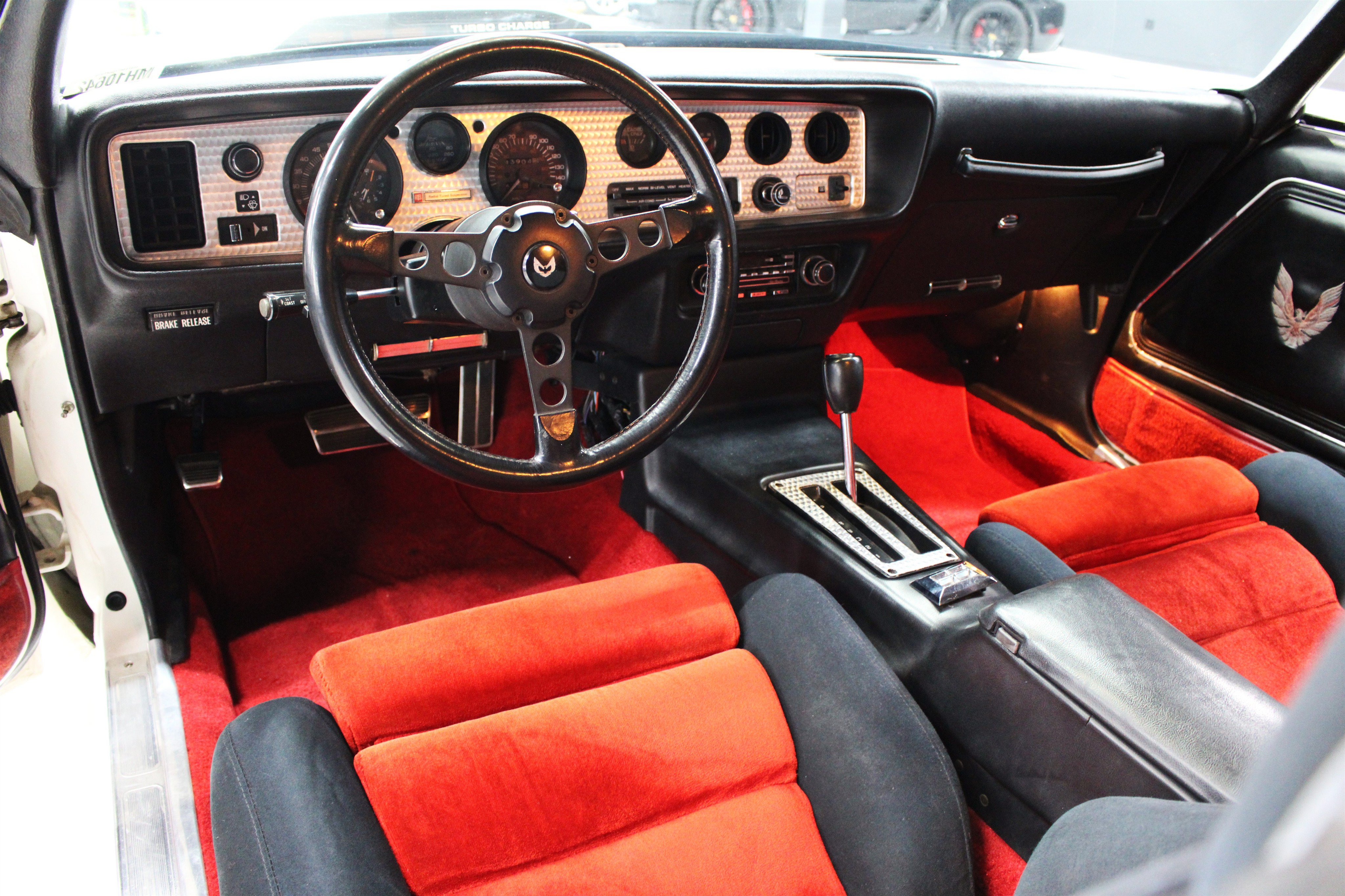 1981 Pontiac Firebird - Photo 10