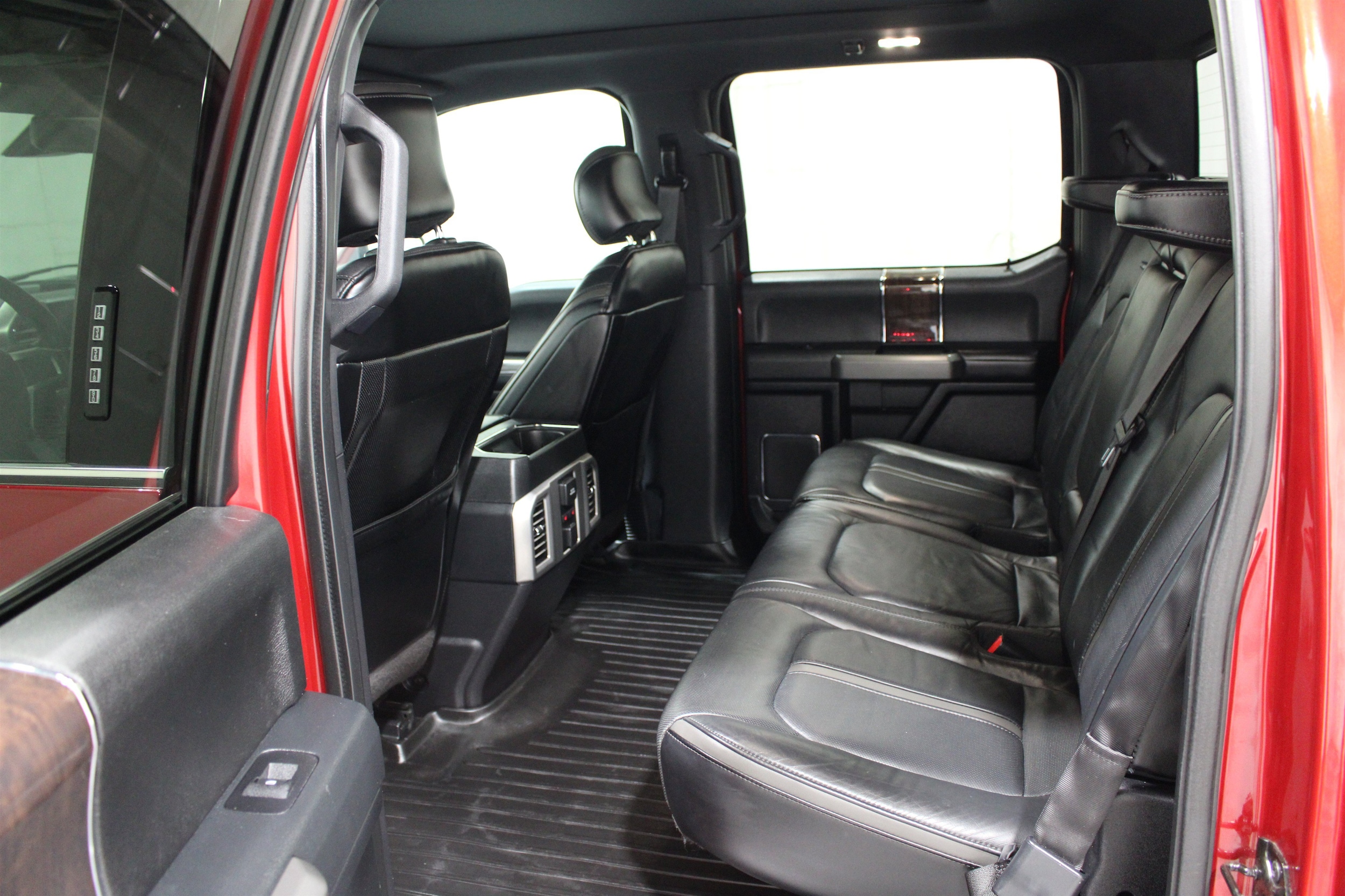 2015 Ford F-150 Platinum - Photo 22