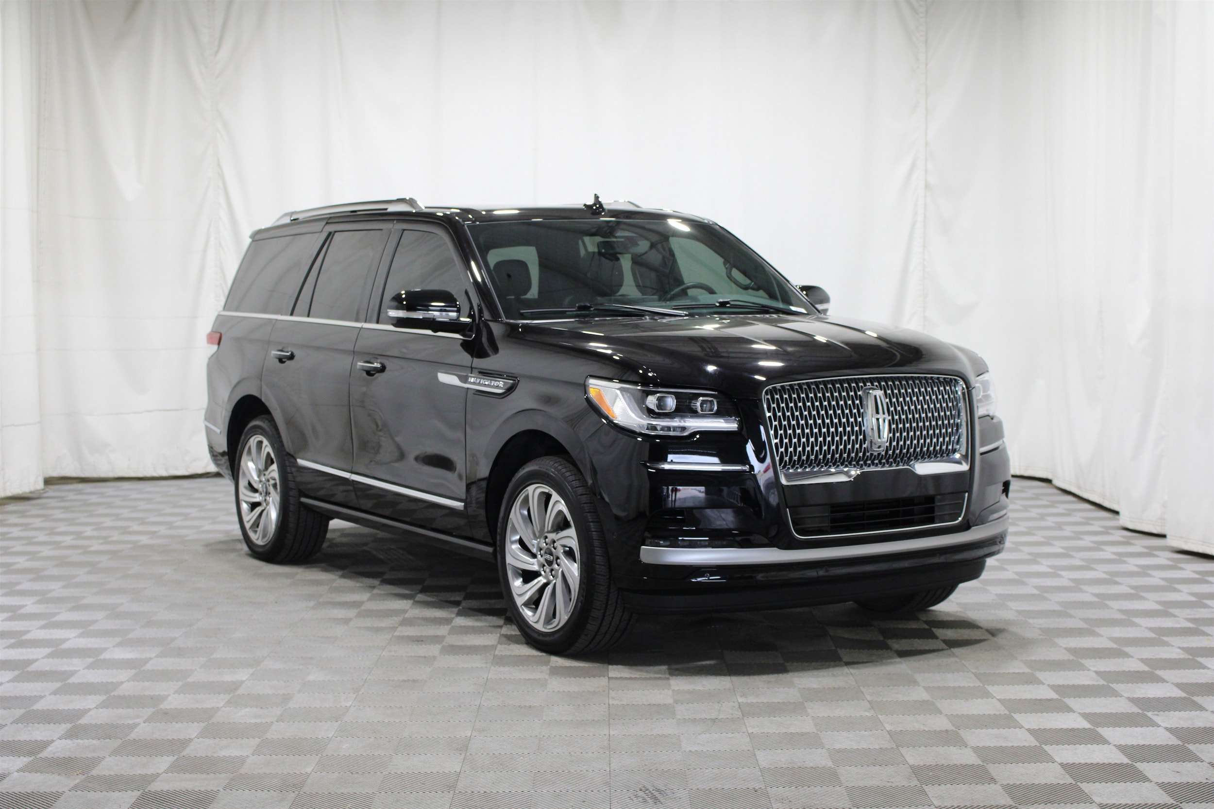 2024 Lincoln Navigator Premiere AWD's photo