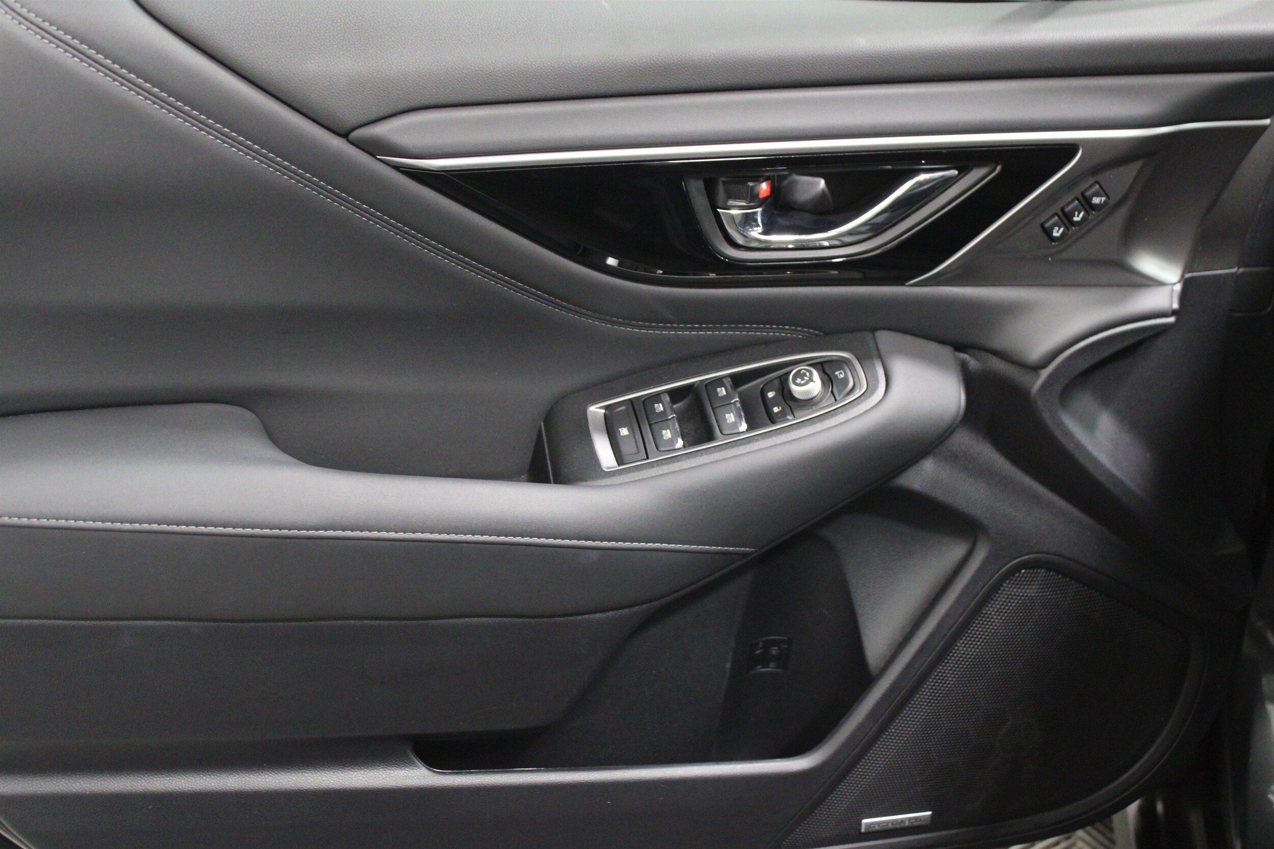 2024 Subaru Outback Touring photo 3