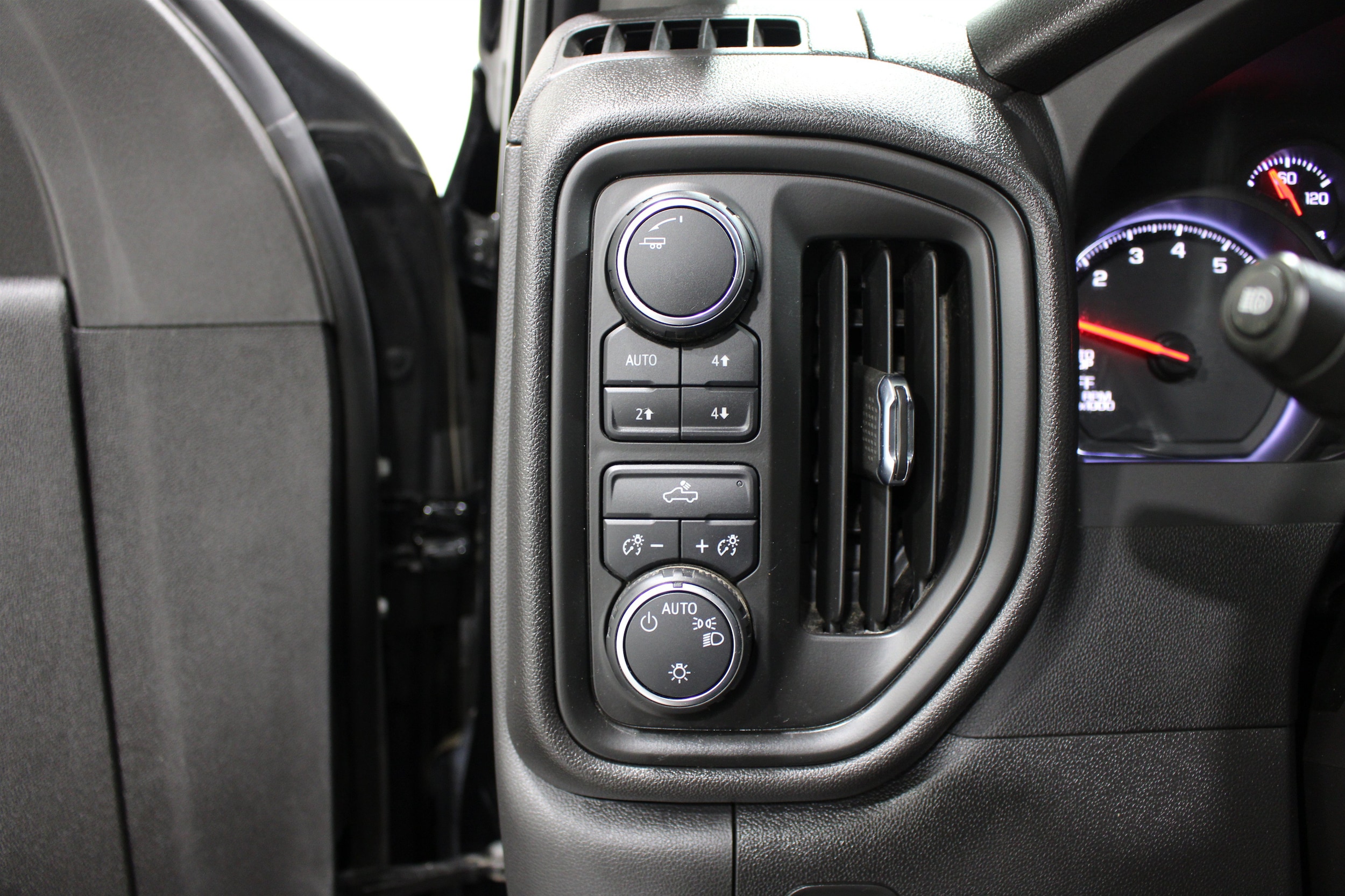 2024 Chevrolet Silverado 1500 Custom - Photo 9