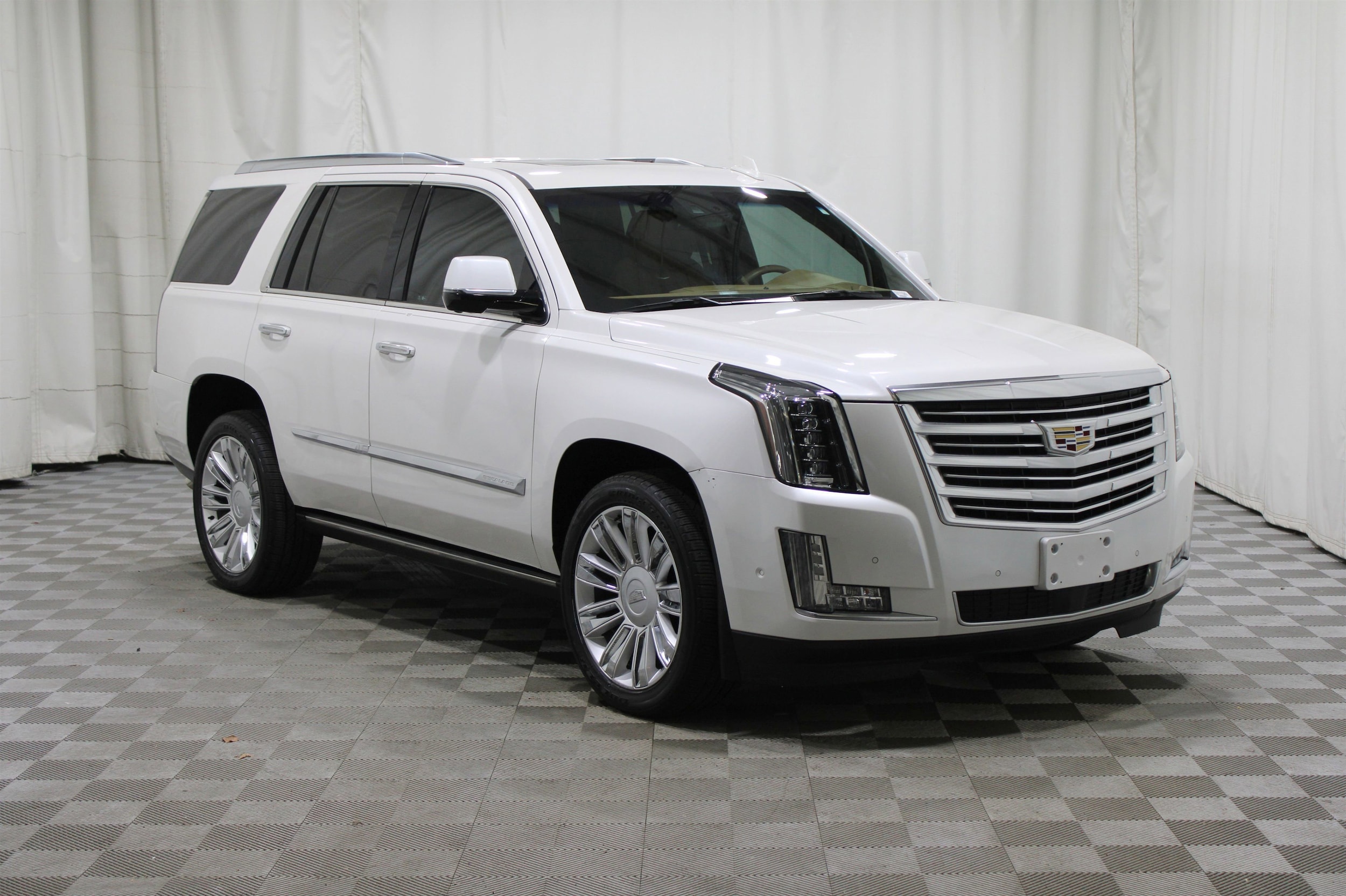 2017 Cadillac Escalade Platinum's photo