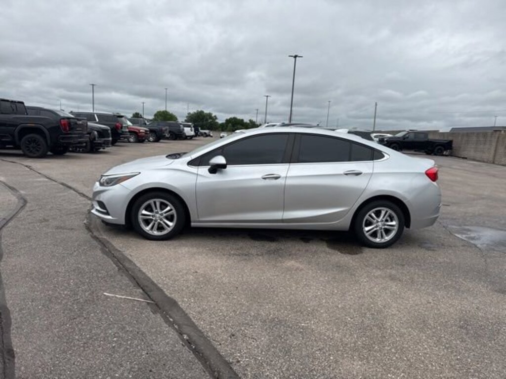 Used 2017 Chevrolet Cruze LT Sedan