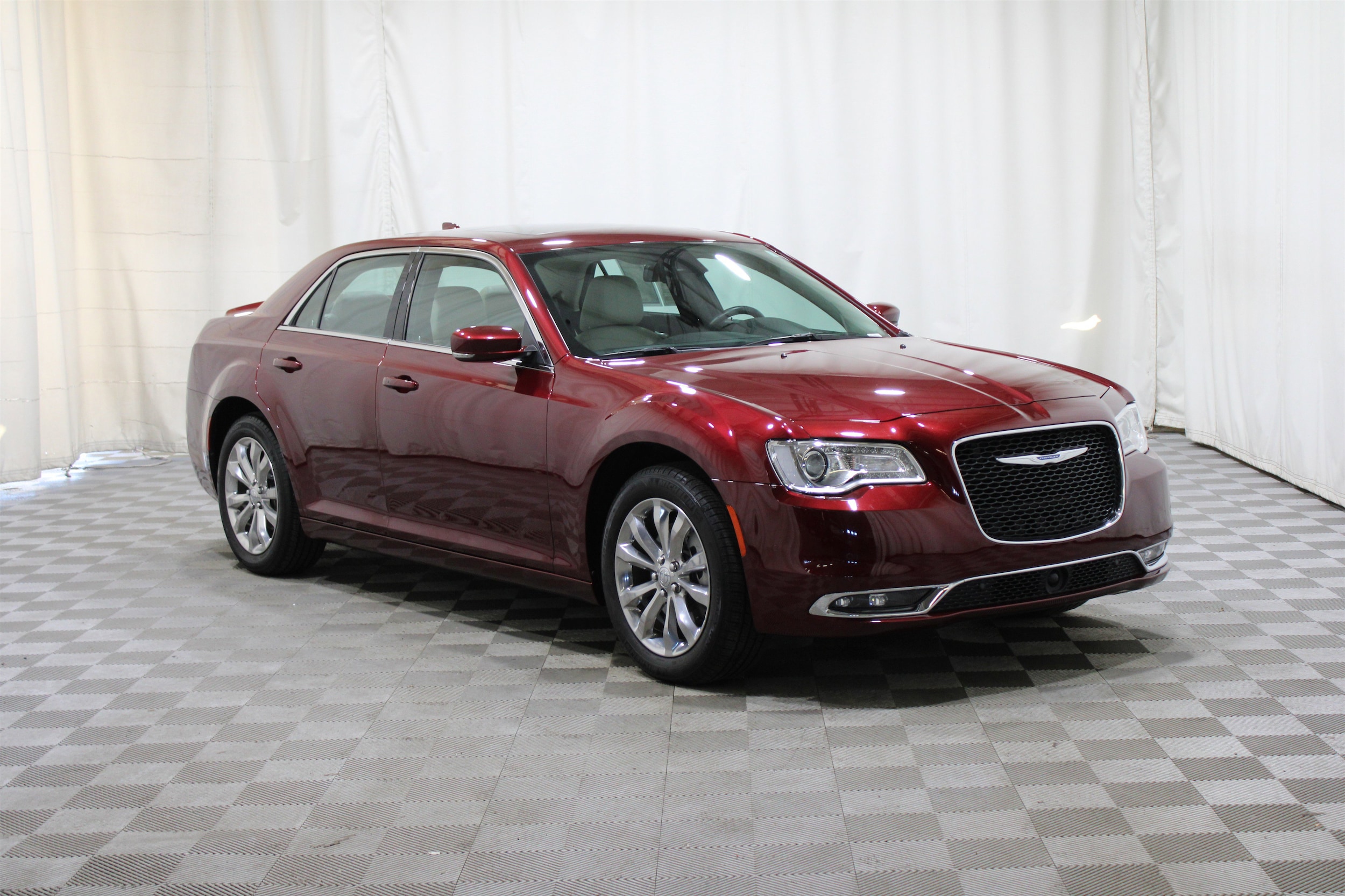 2021 Chrysler 300 Touring's photo