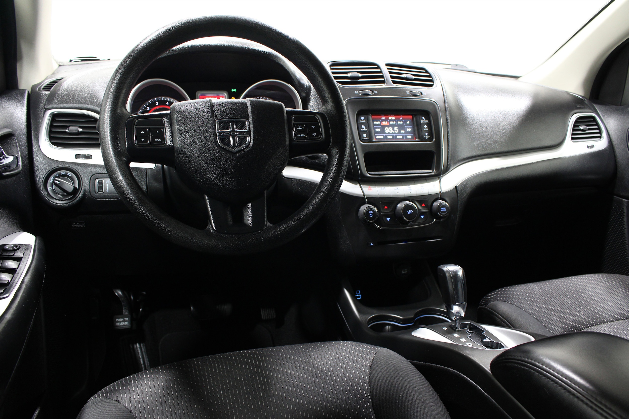 Used 2018 Dodge Journey SE with VIN 3C4PDCAB4JT530304 for sale in Wichita, KS