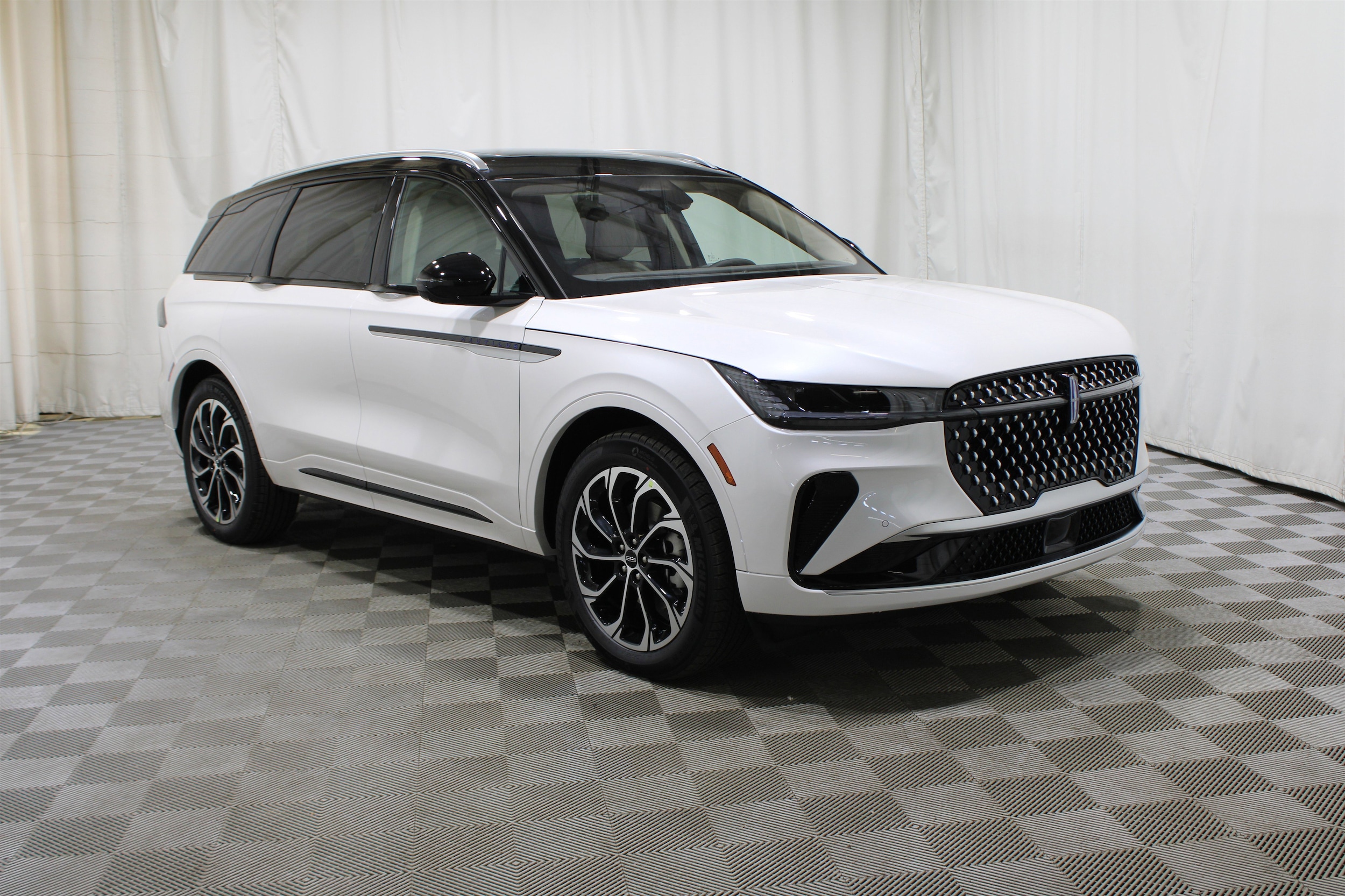 2025 Lincoln Nautilus Reserve AWD's photo