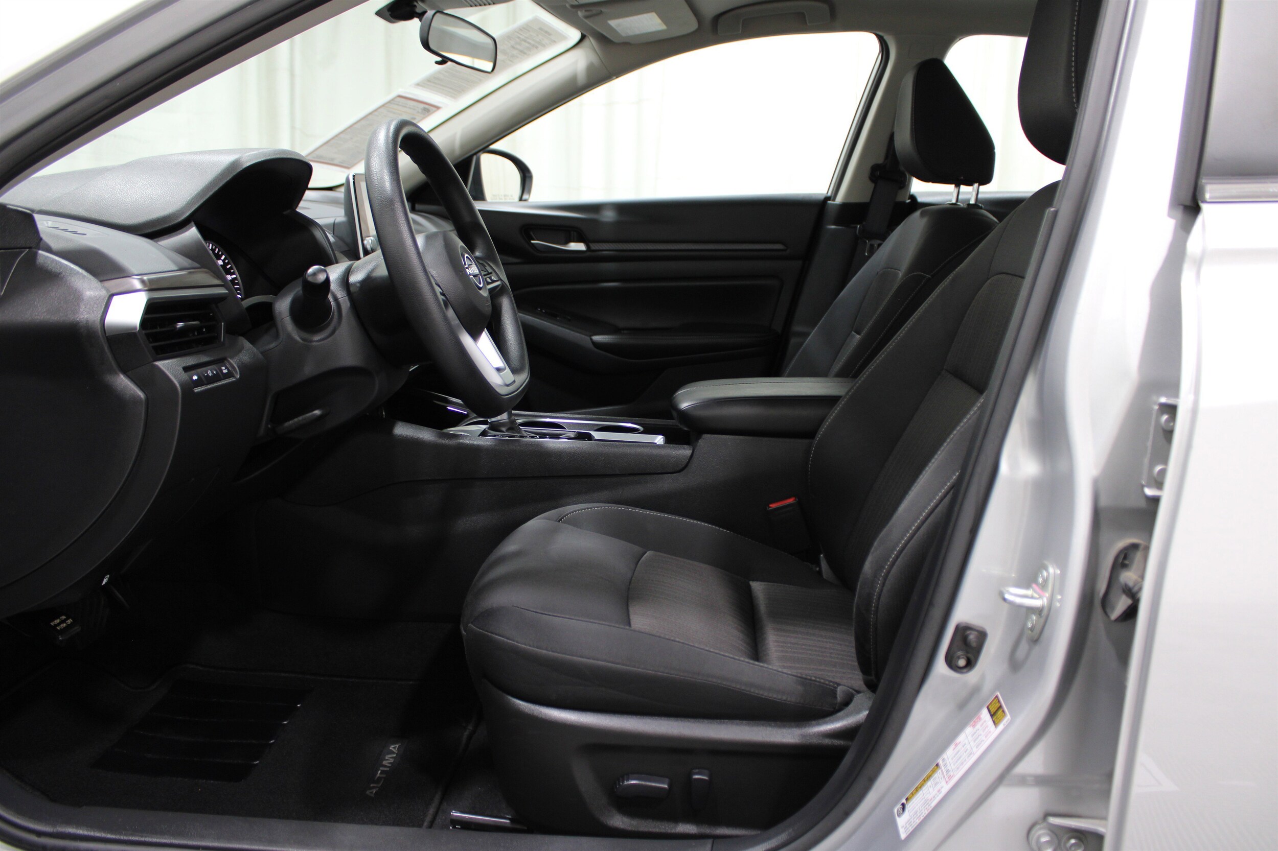 2024 Nissan Altima 2.5 SV photo 3