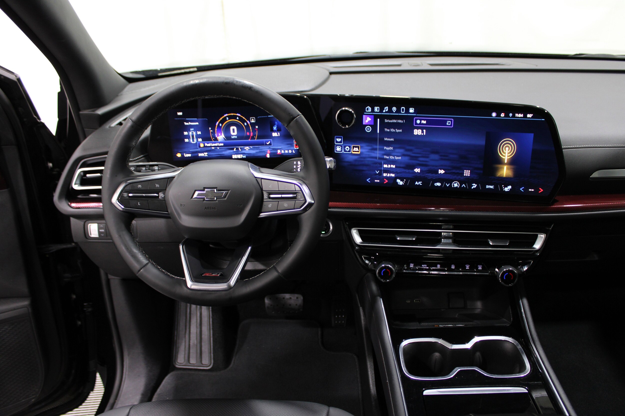 2024 Chevrolet Traverse Z71 photo 2