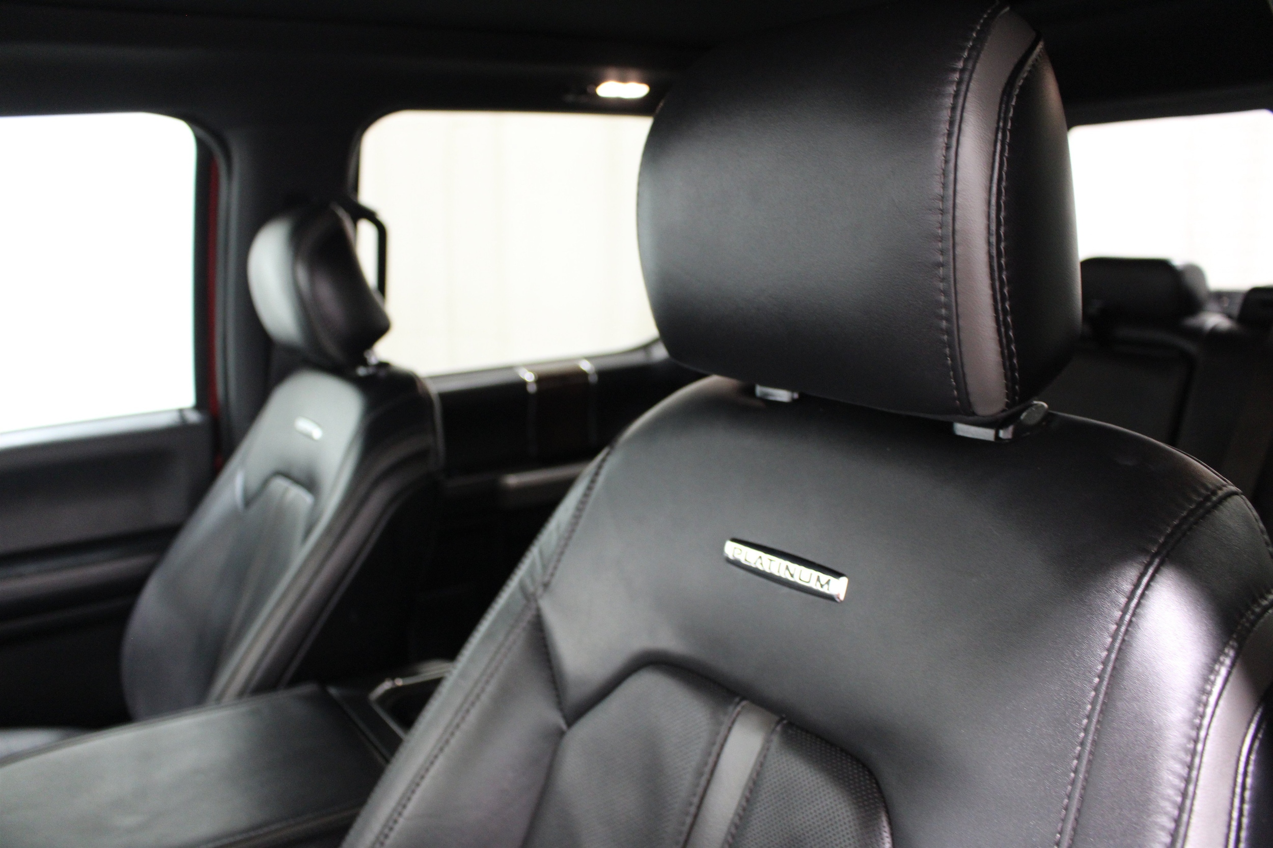2015 Ford F-150 Platinum - Photo 4