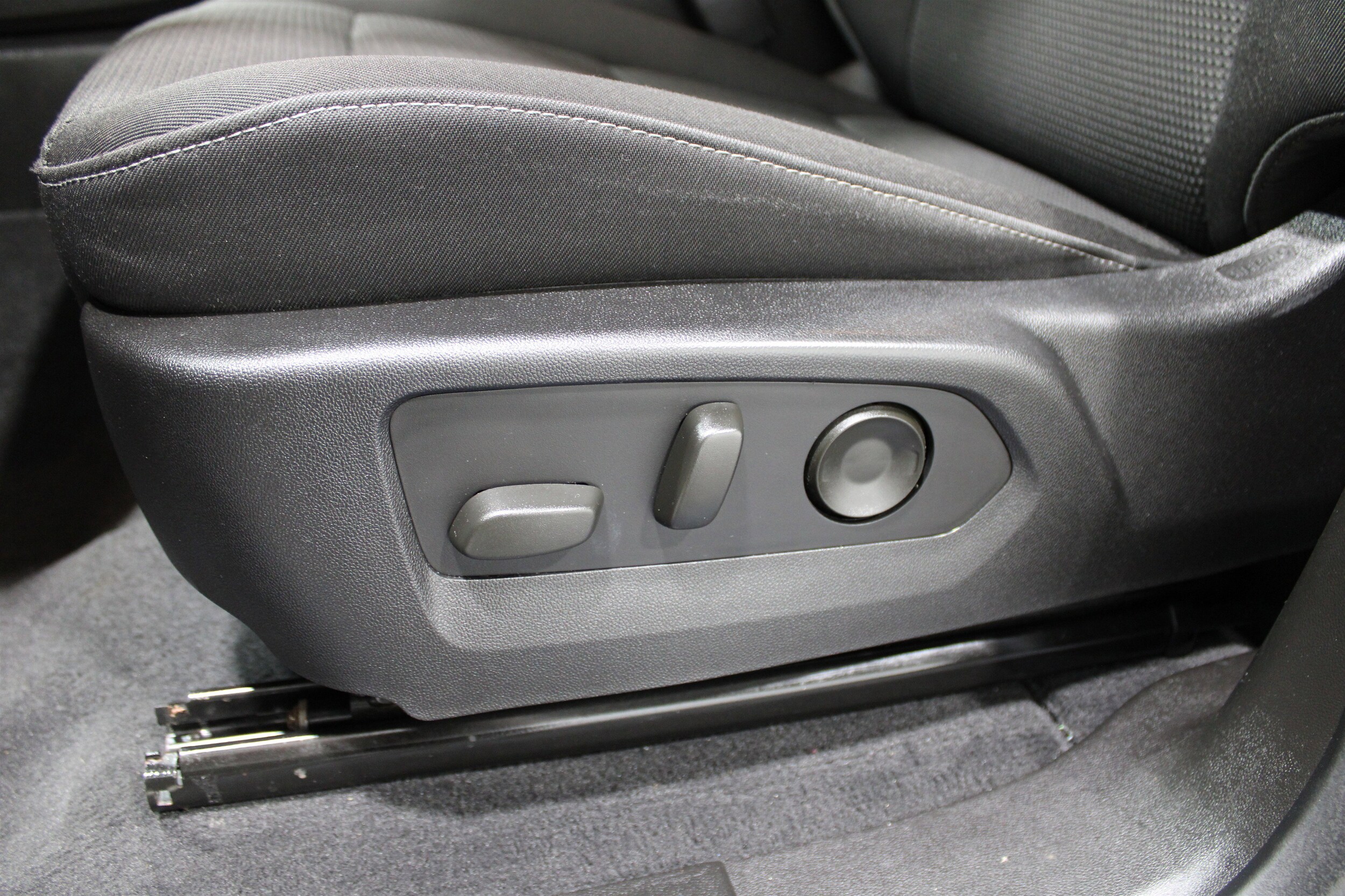 2024 Chevrolet Colorado LT photo 4