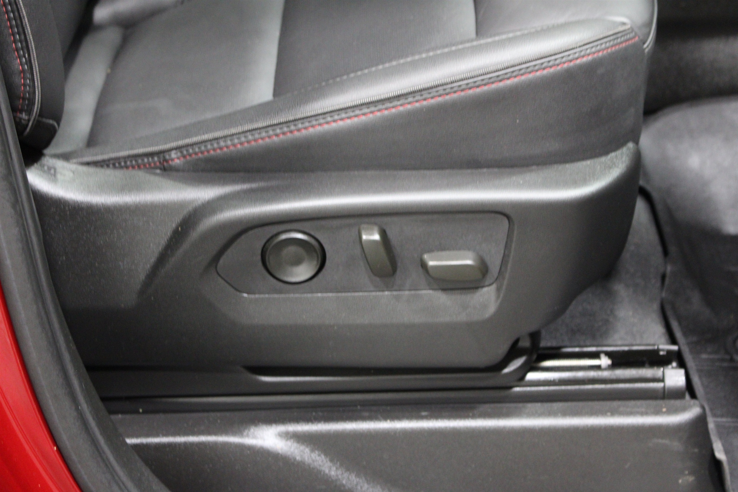 2024 Chevrolet Suburban RST - Photo 29