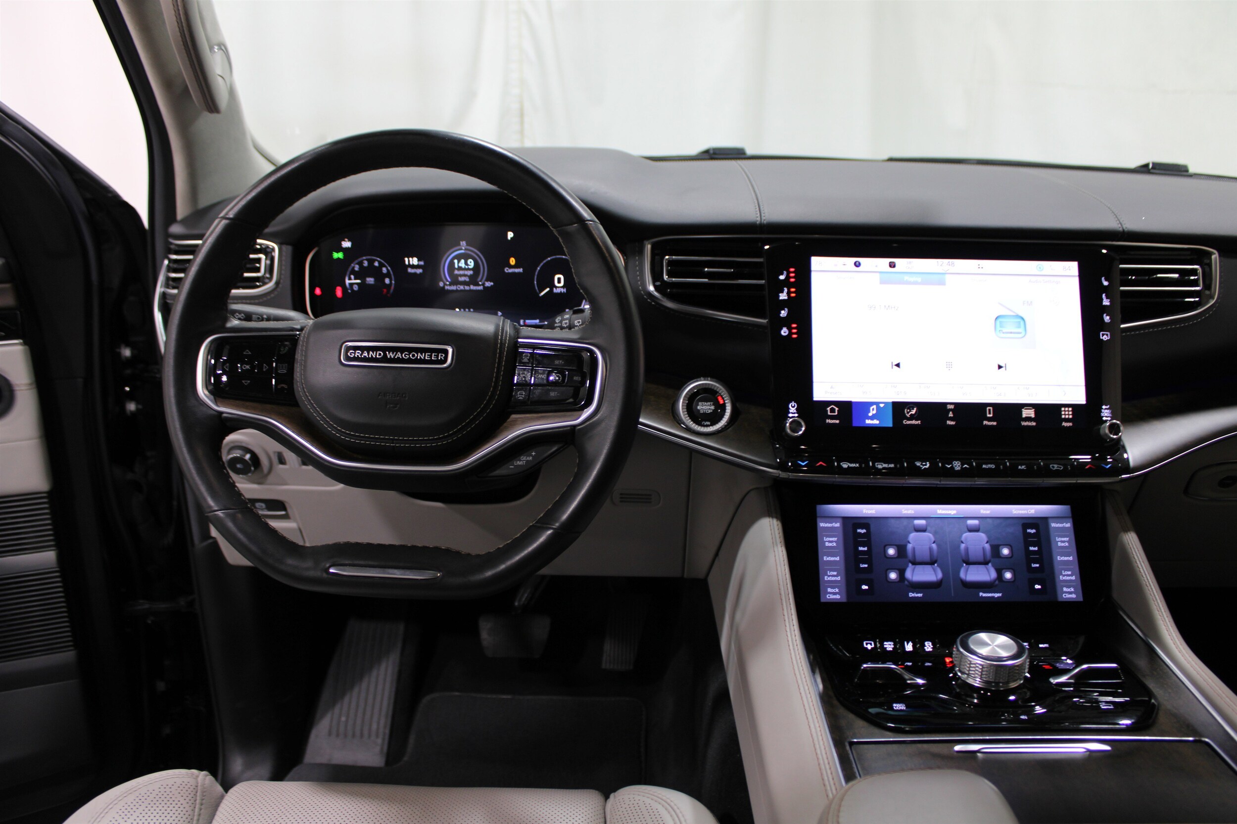 2022 Jeep Grand Wagoneer II photo 2