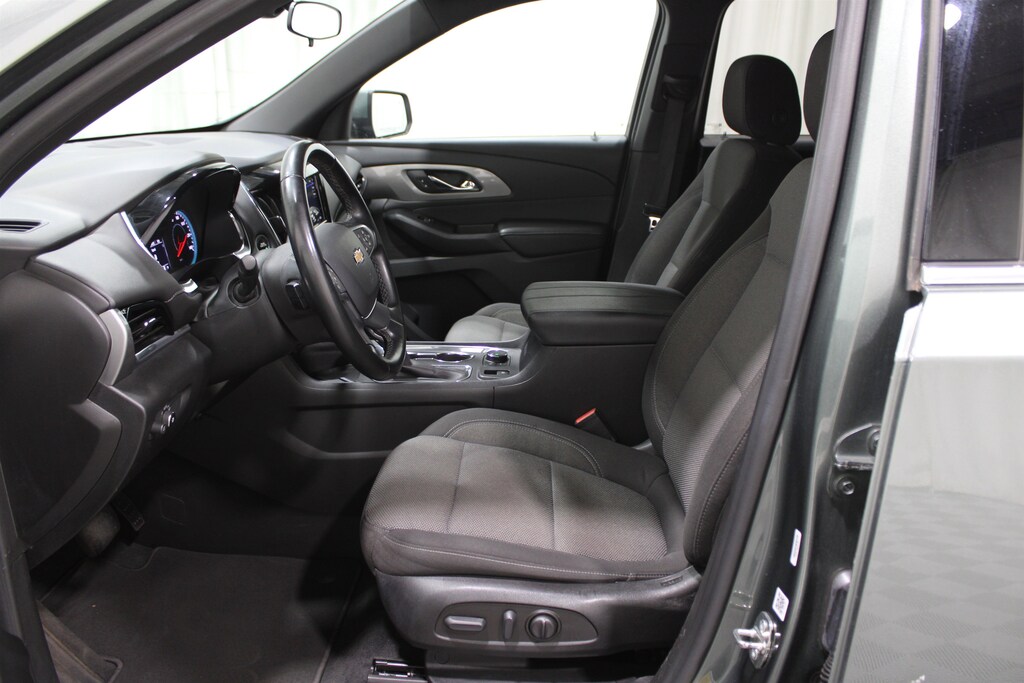 Used 2023 Chevrolet Traverse LT Cloth SUV