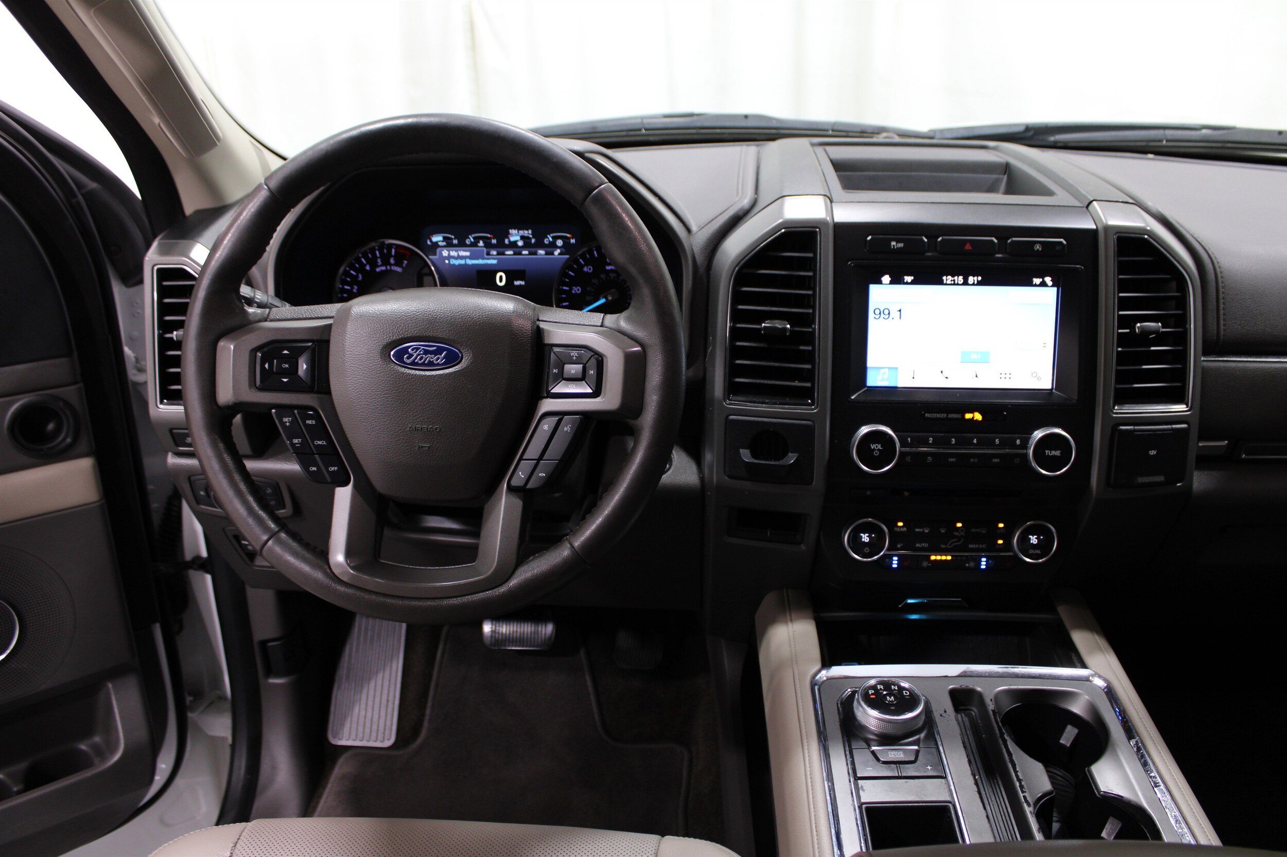 2018 Ford Expedition XLT photo 2