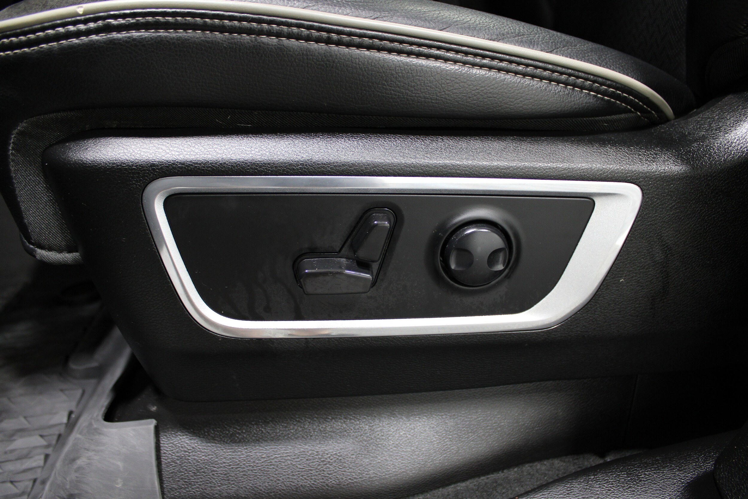 2023 Ram 1500 Laramie photo 4