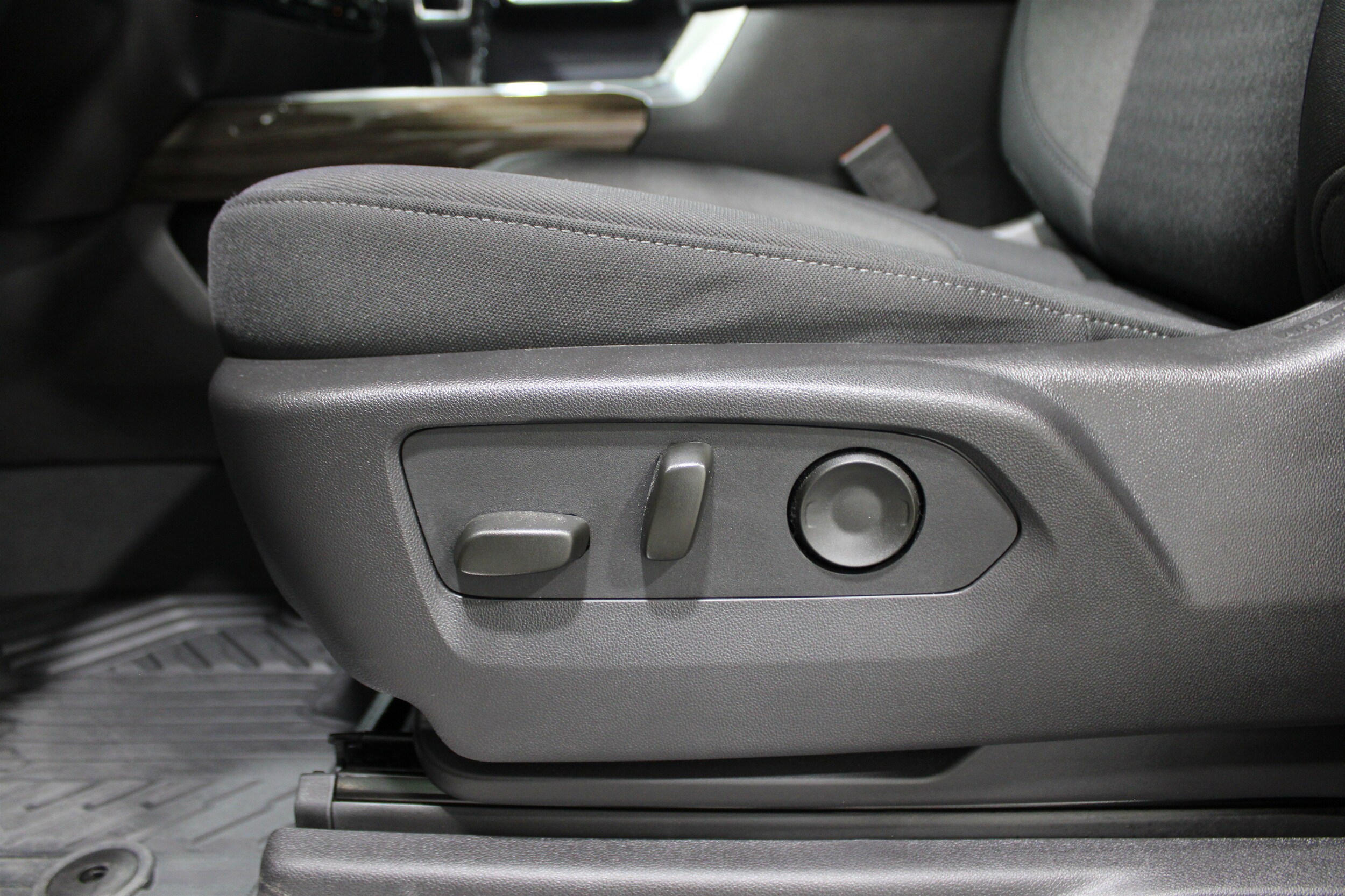 2025 Chevrolet Silverado 1500 RST photo 4