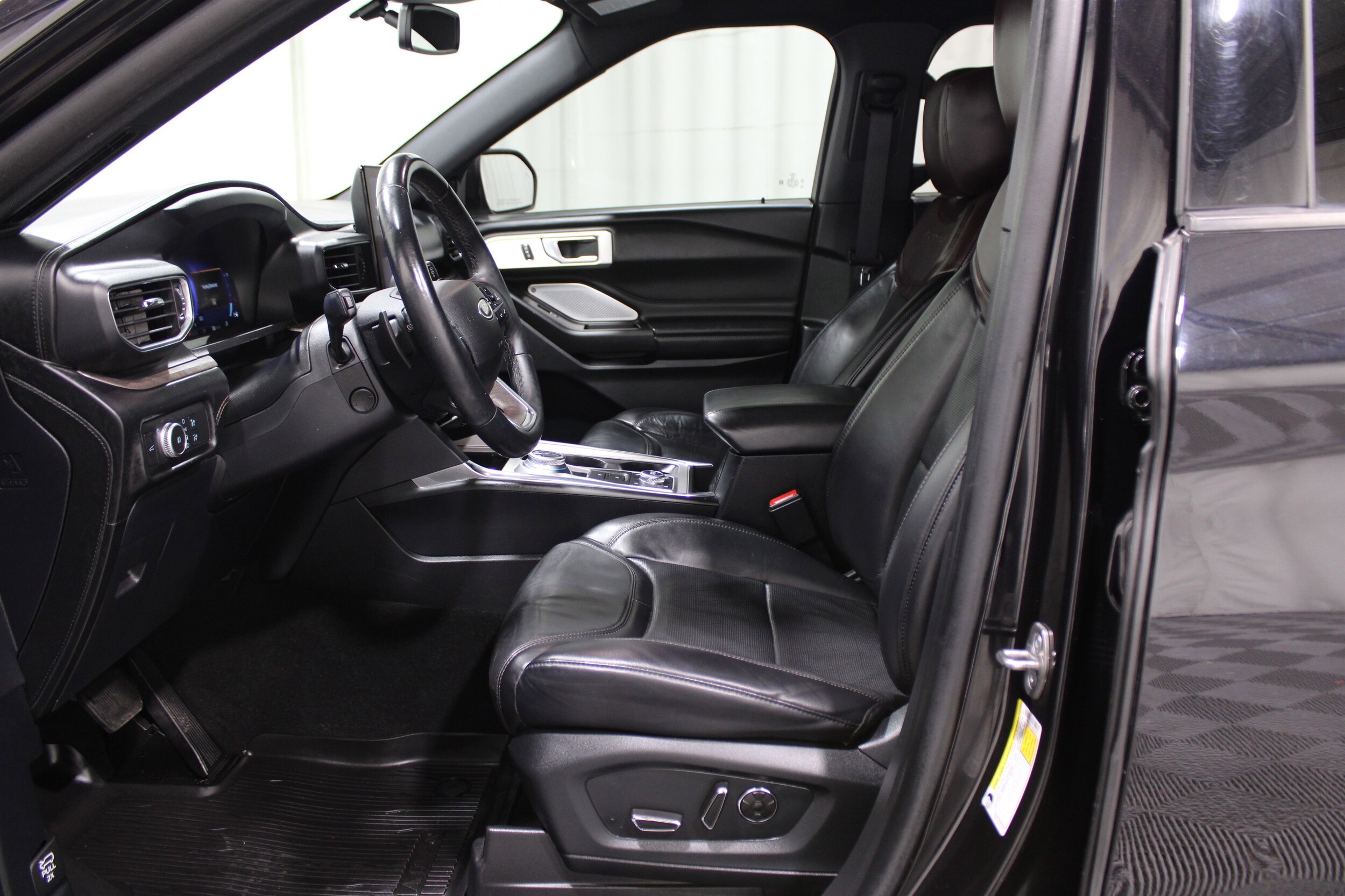 2020 Ford Explorer Platinum photo 3