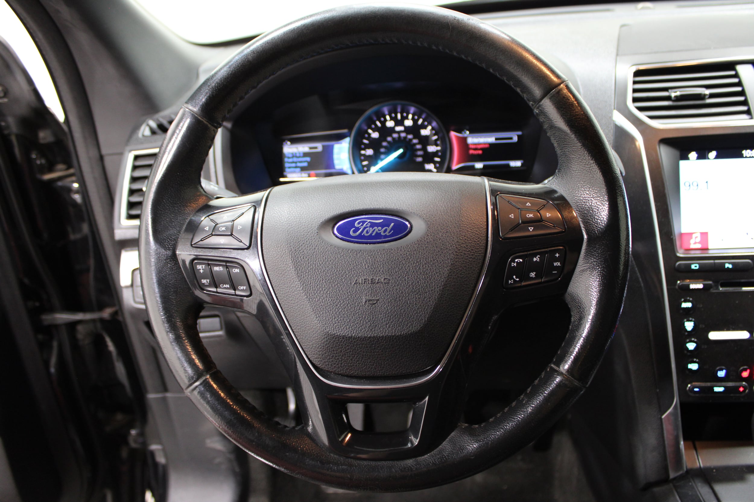 Image 9 of 2017 Ford Explorer Limited SUV