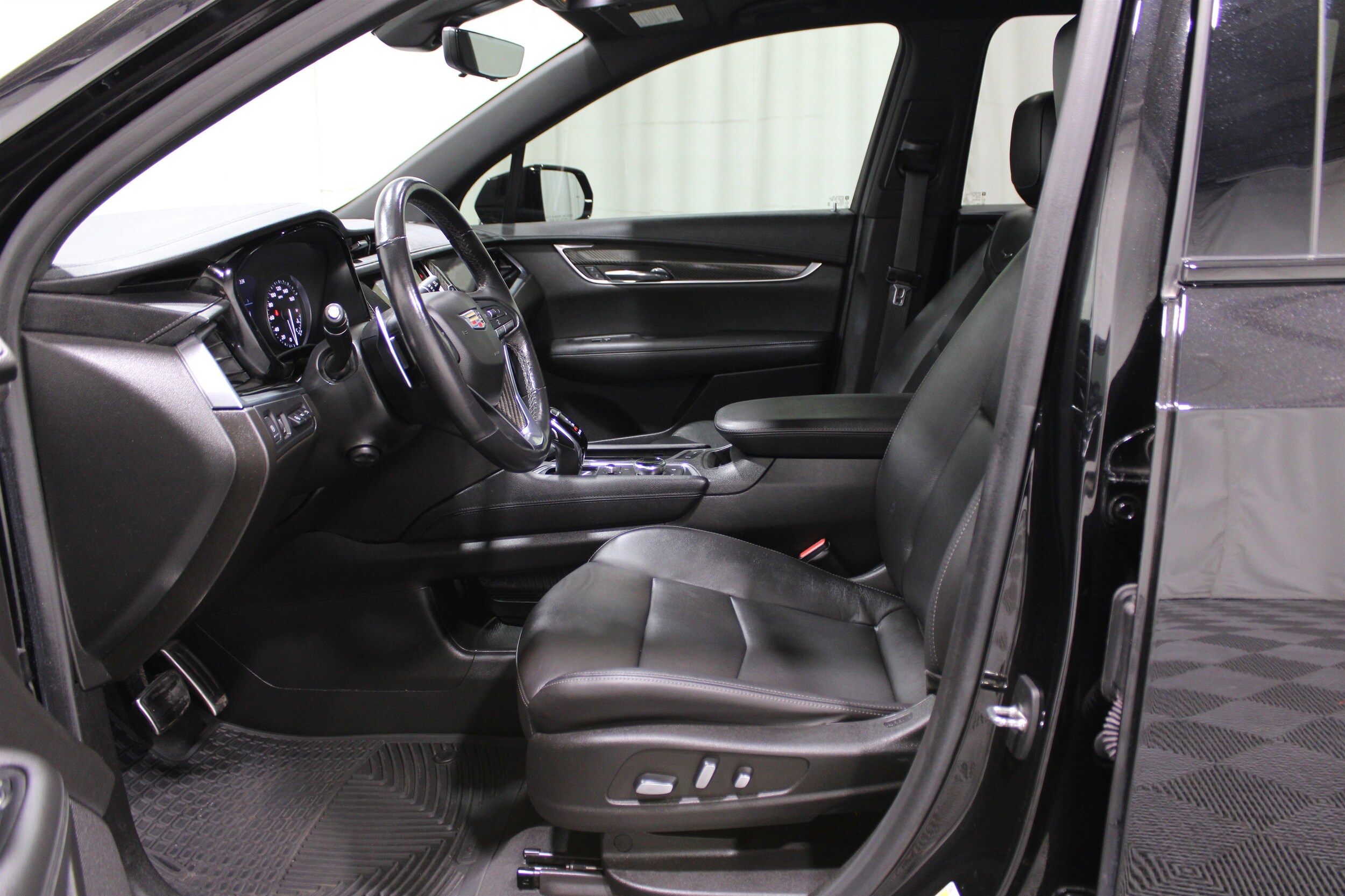 2022 Cadillac XT6 Sport photo 3