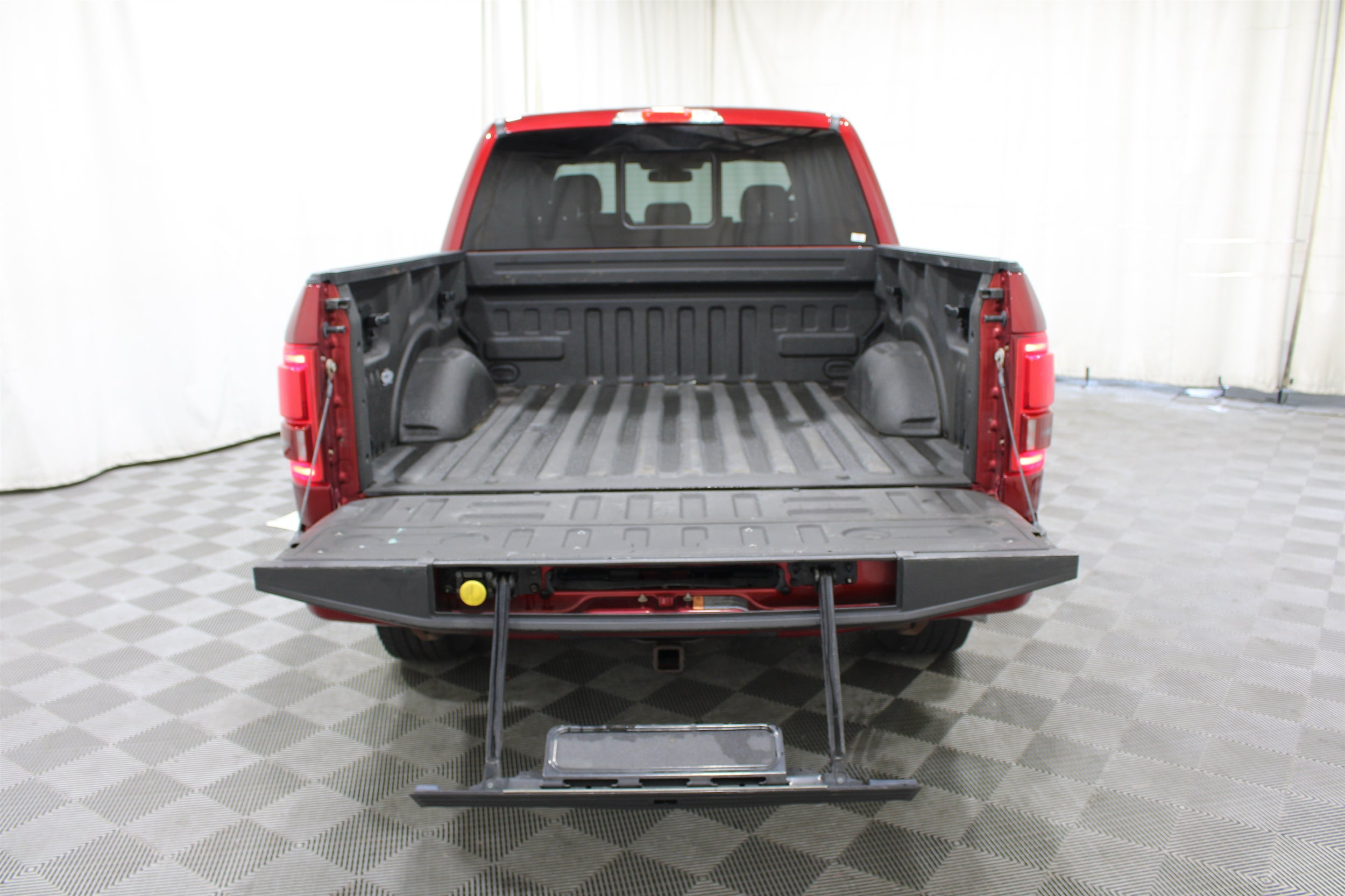 2015 Ford F-150 Platinum - Photo 24