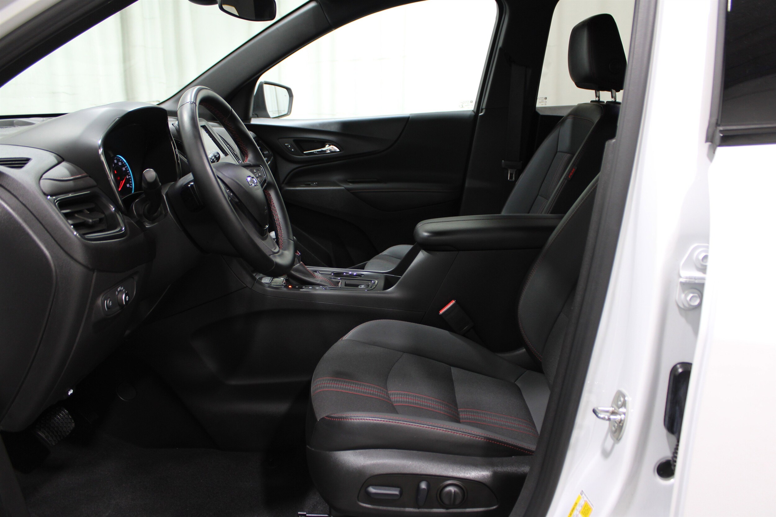 2023 Chevrolet Equinox RS photo 3