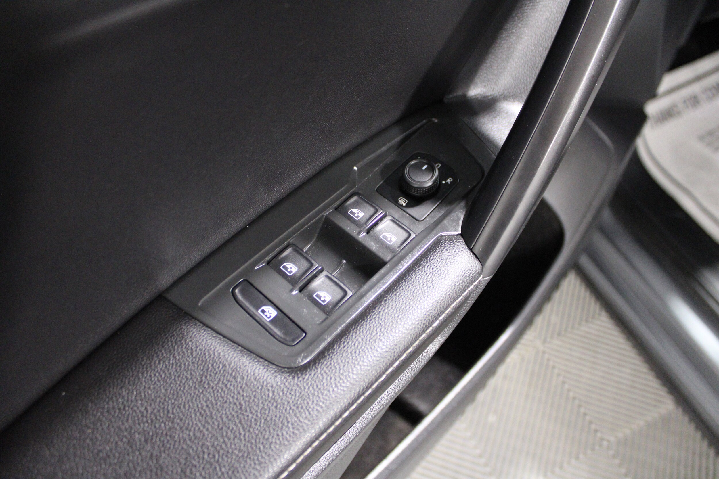 2023 Volkswagen Tiguan S photo 3