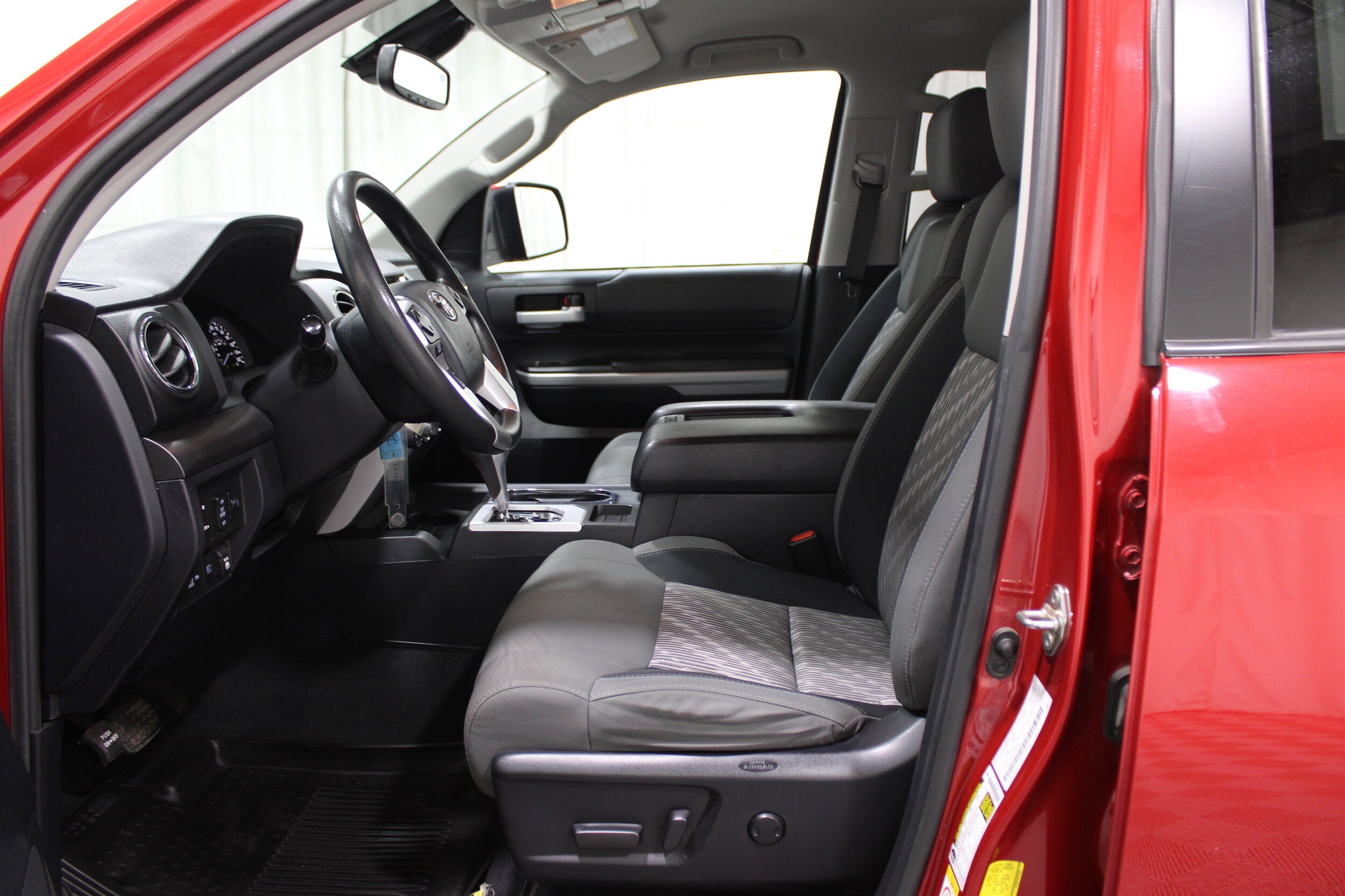 2019 Toyota Tundra SR5 CrewMax photo 3