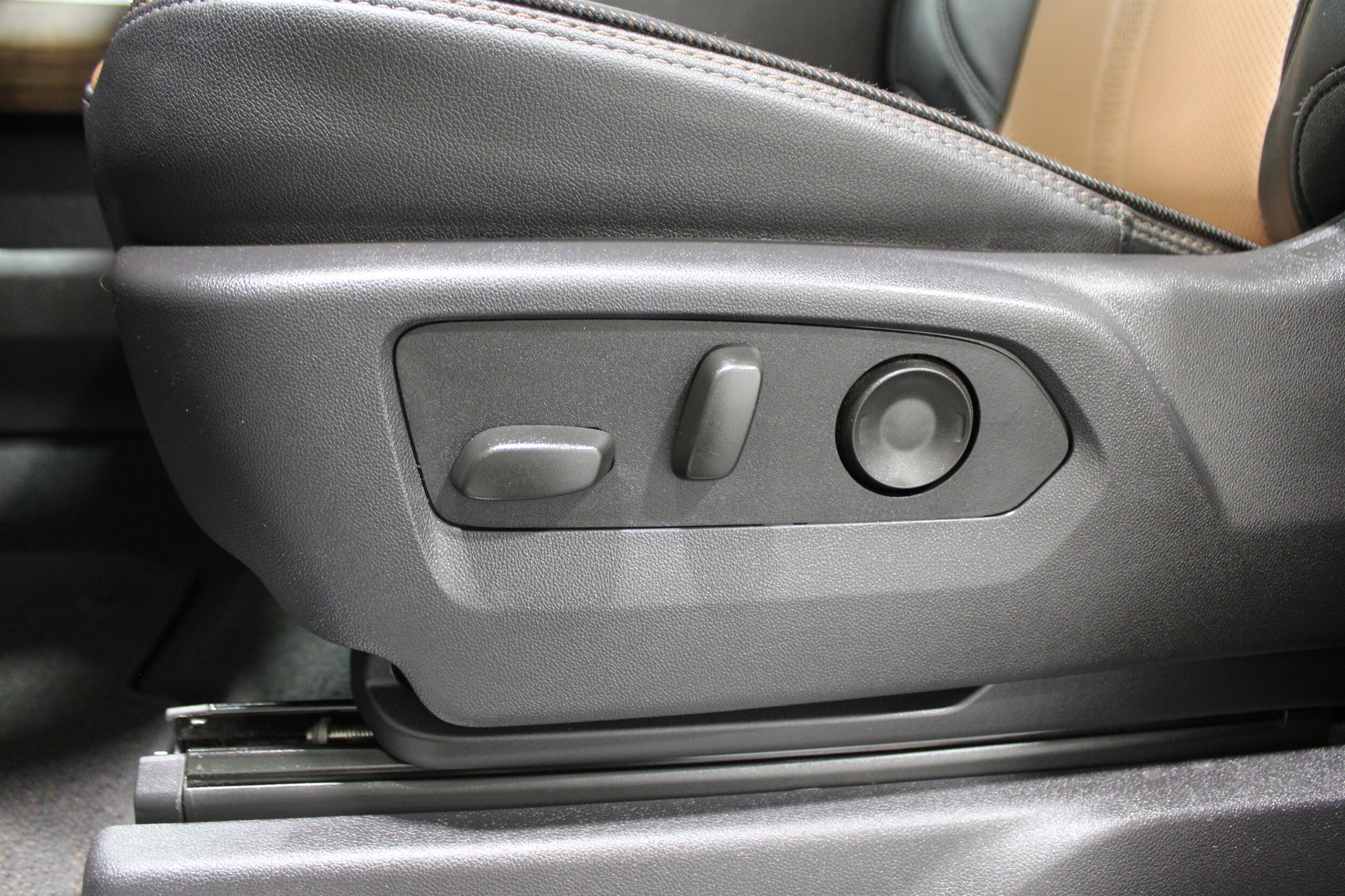 2025 Chevrolet Silverado 2500HD High Country photo 3