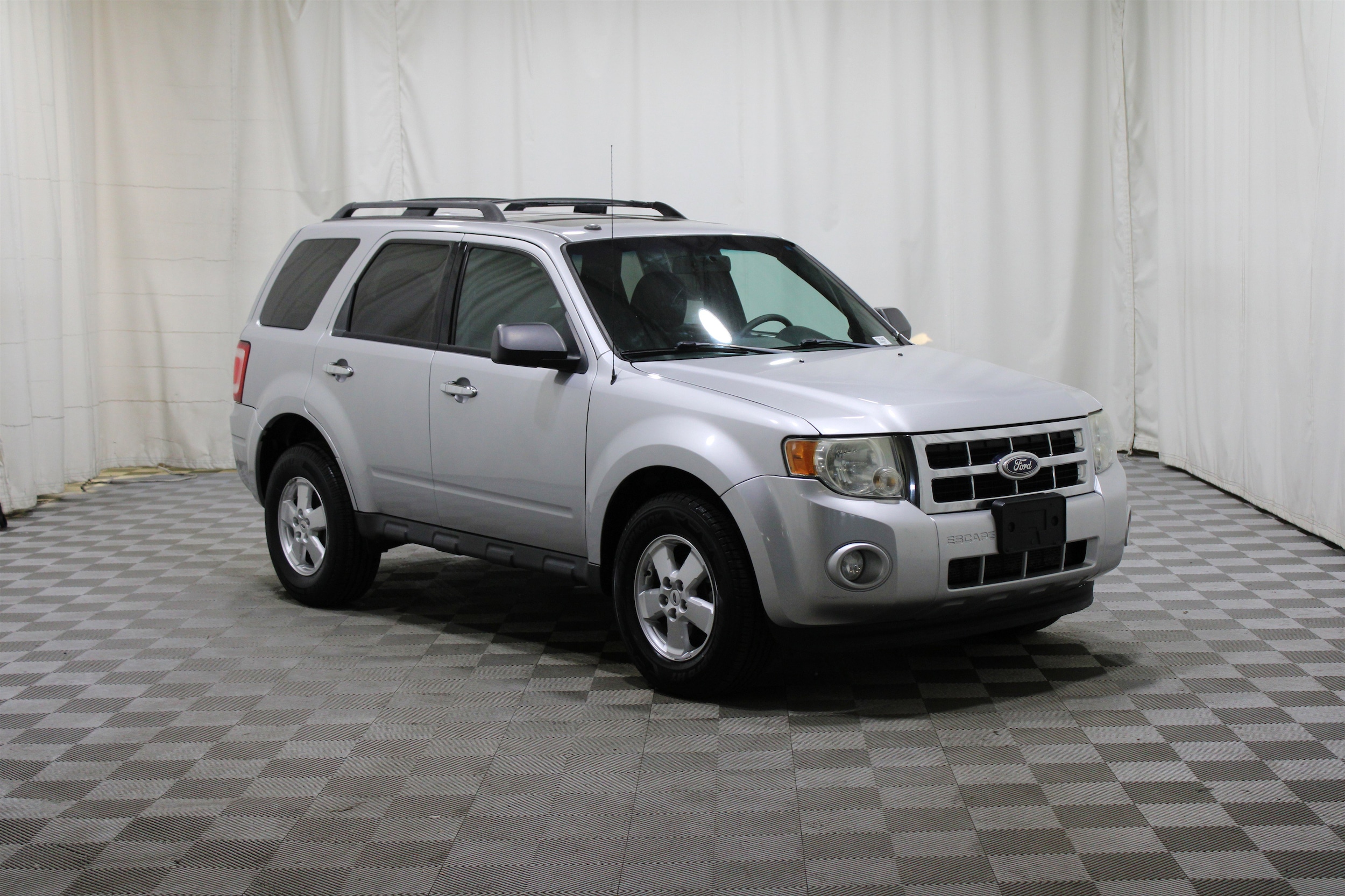 2010 Ford Escape Base's photo