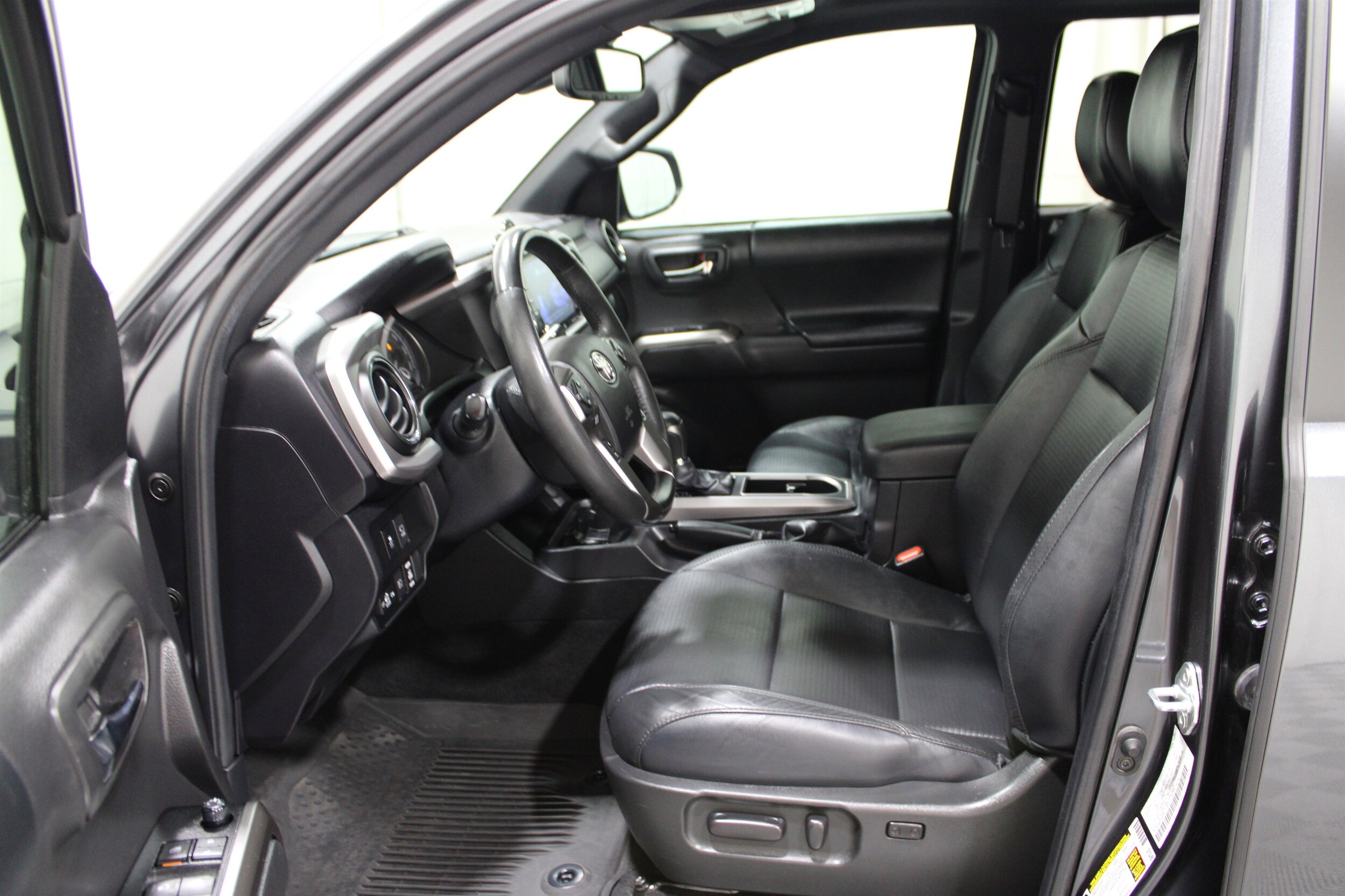 2022 Toyota Tacoma Limited photo 3