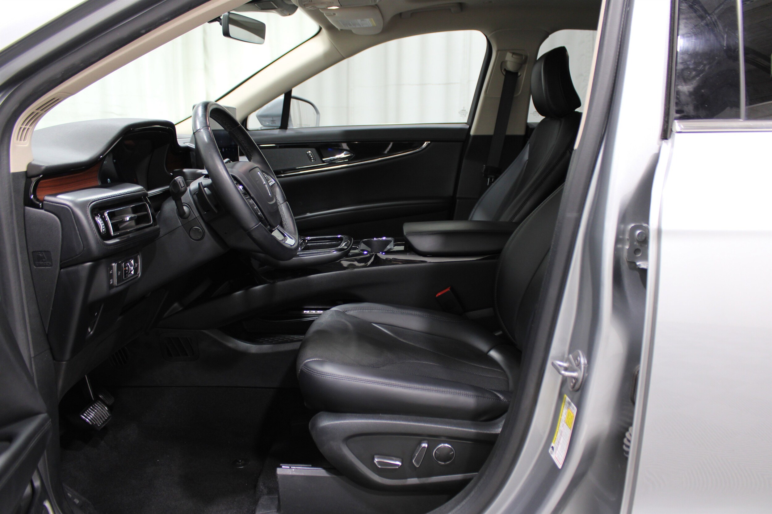 2022 Lincoln Nautilus Reserve photo 3