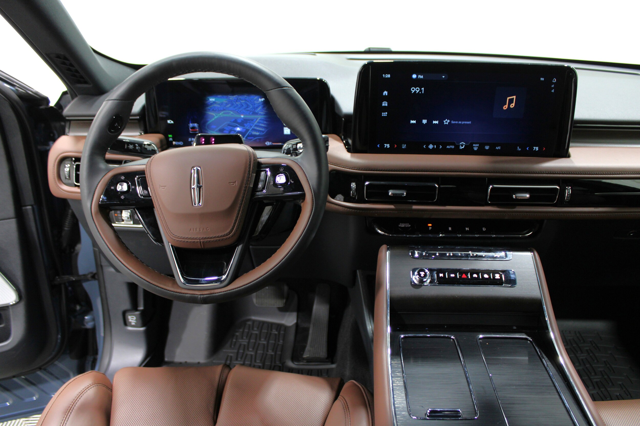 2025 Lincoln Aviator Reserve photo 2