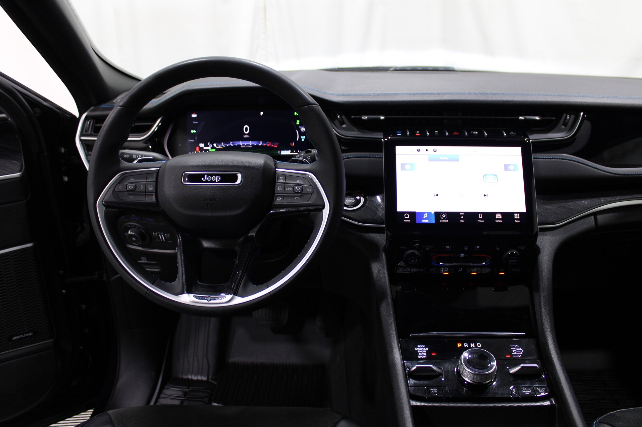 2024 Jeep Cherokee Trailhawk 4xe photo 2