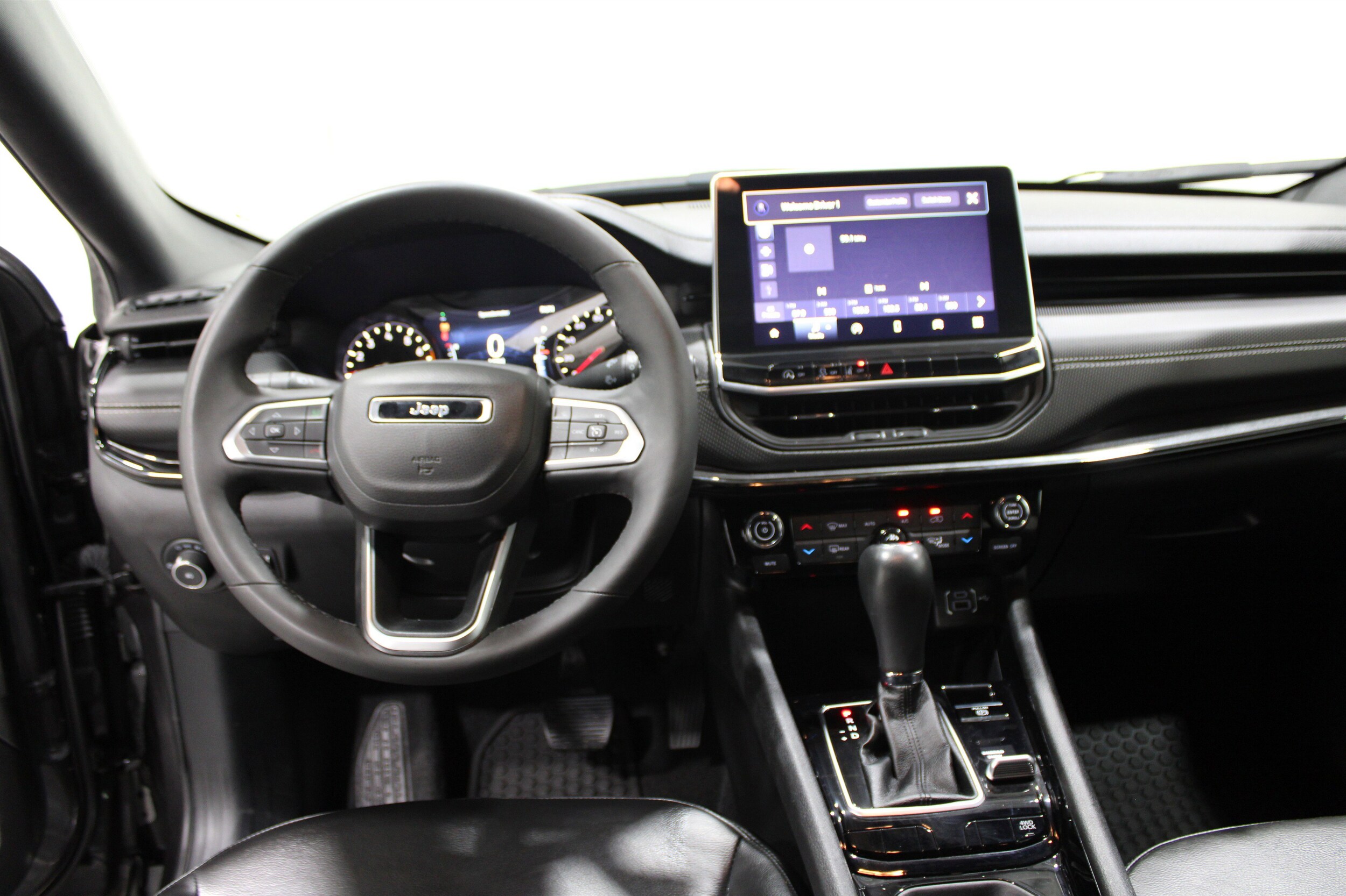 2023 Jeep Compass Altitude photo 2